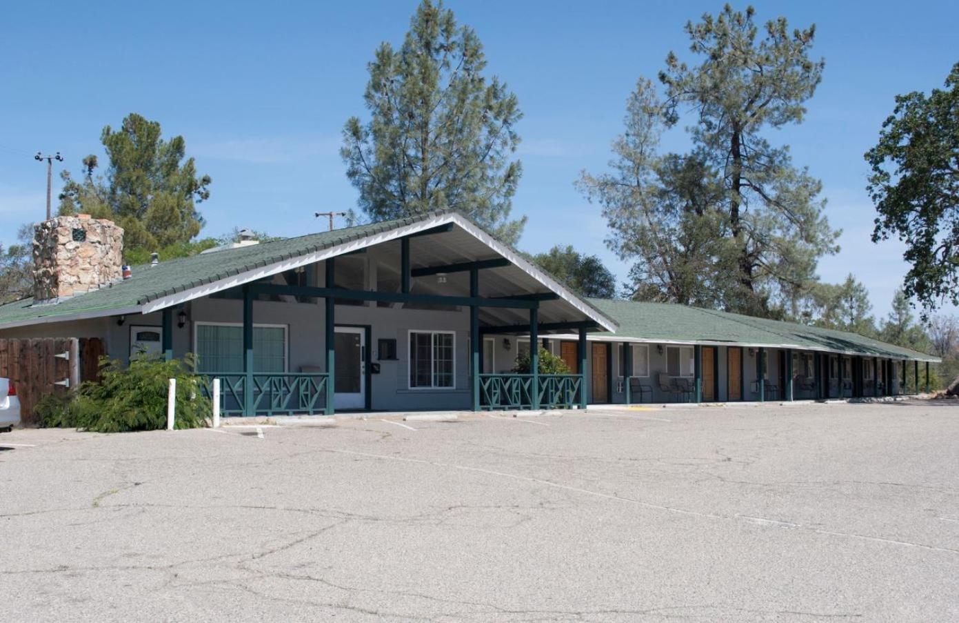 Black Hawk Lodge photo 1