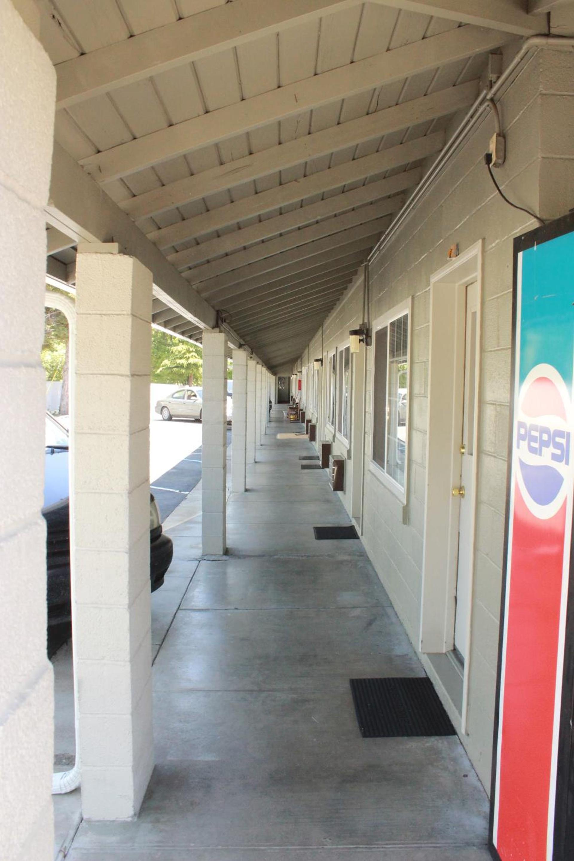 Budget Inn -Yreka photo 20