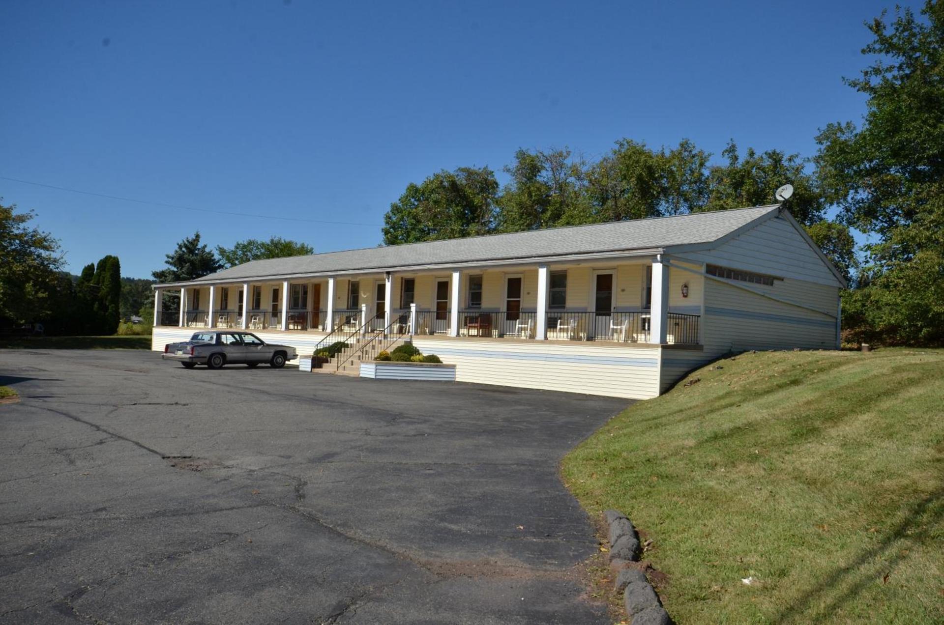 Budget Host Inn photo 14