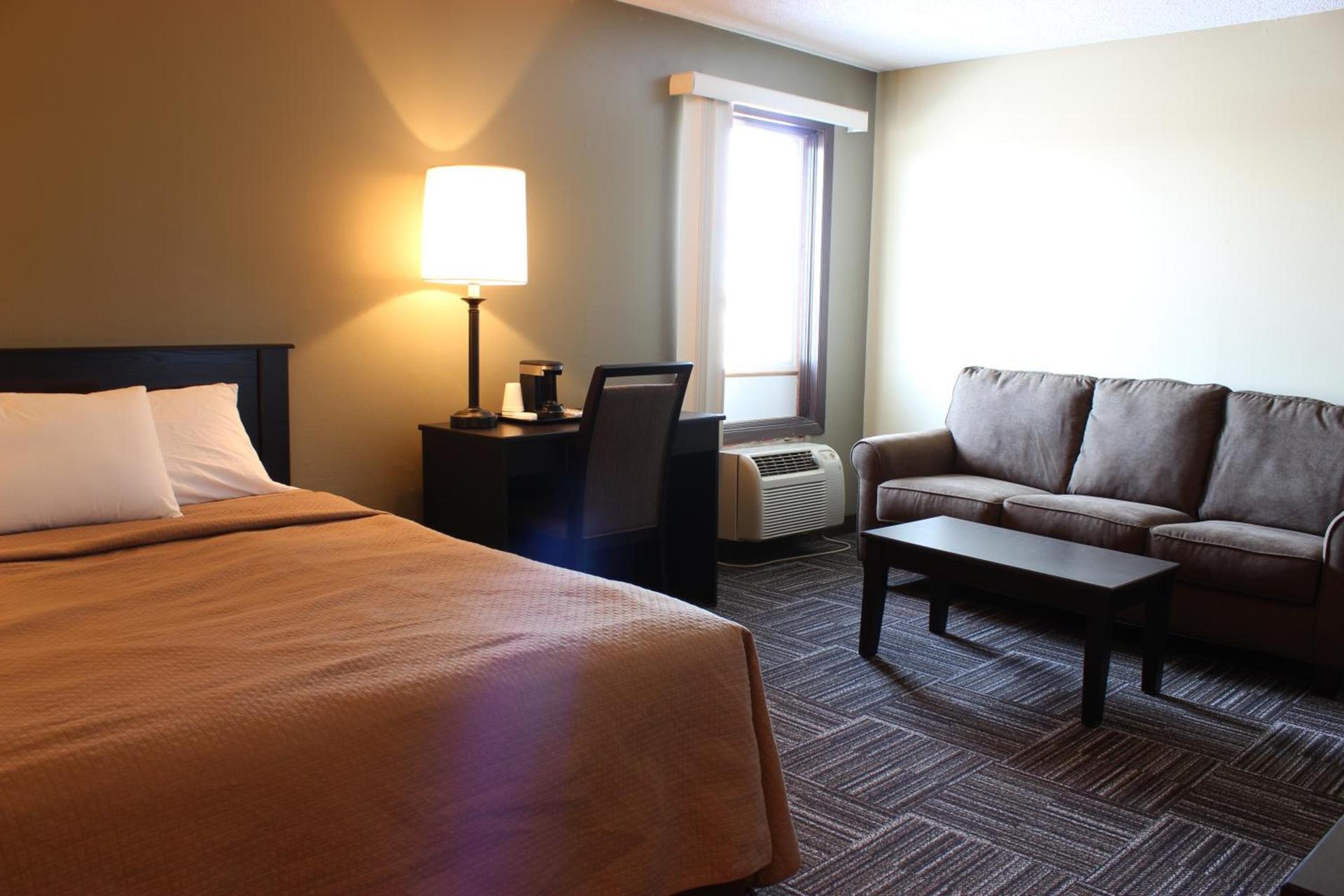 Sunlac Inn Devils Lake photo 23