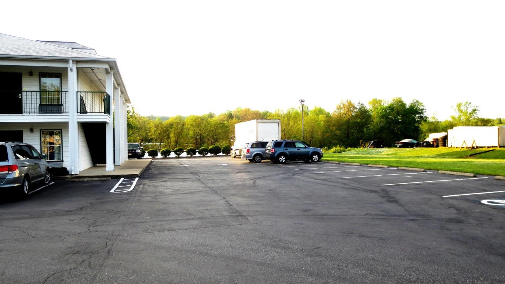 American Motel - Lenoir photo 10