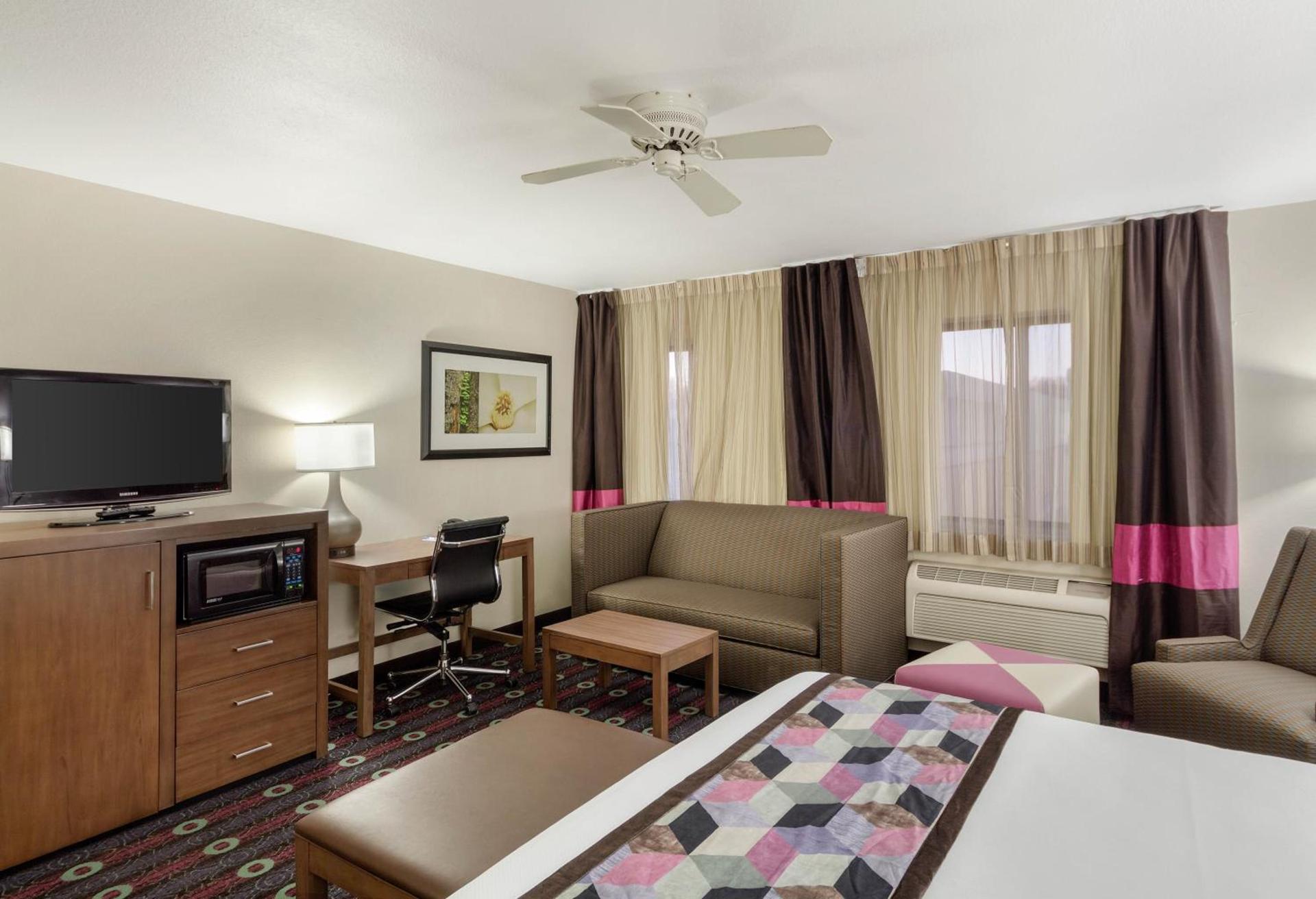 Comfort Inn Tulsa Midtown photo 93