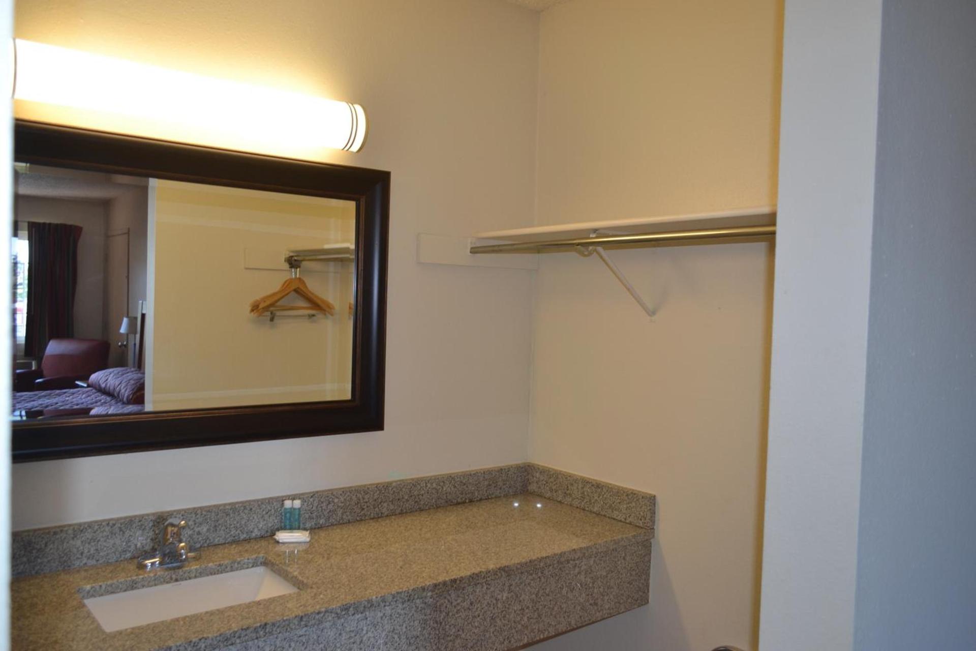 Skyway Inn - Seatac photo 4