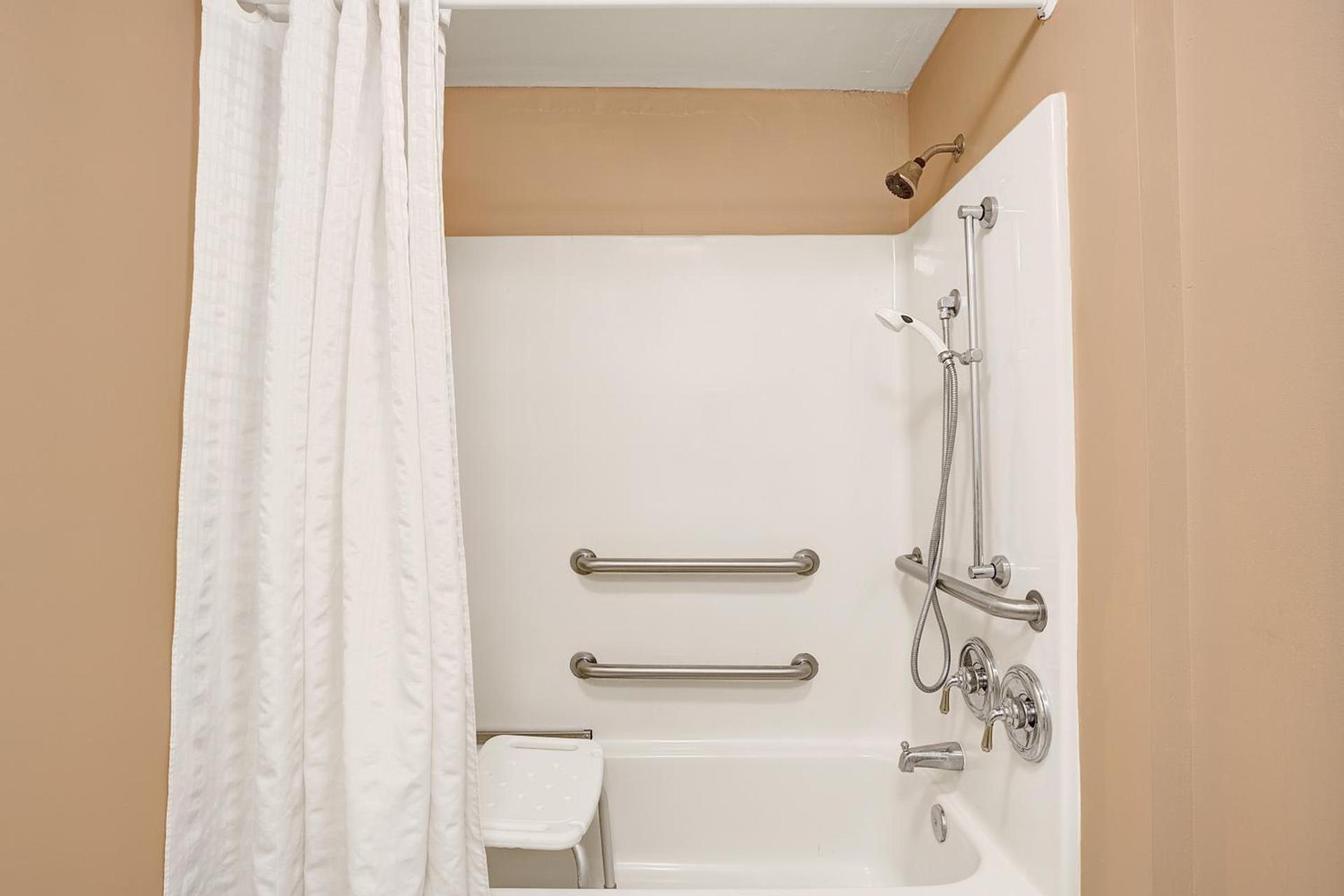 Baymont by Wyndham Jacksonville/Butler Blvd photo 14