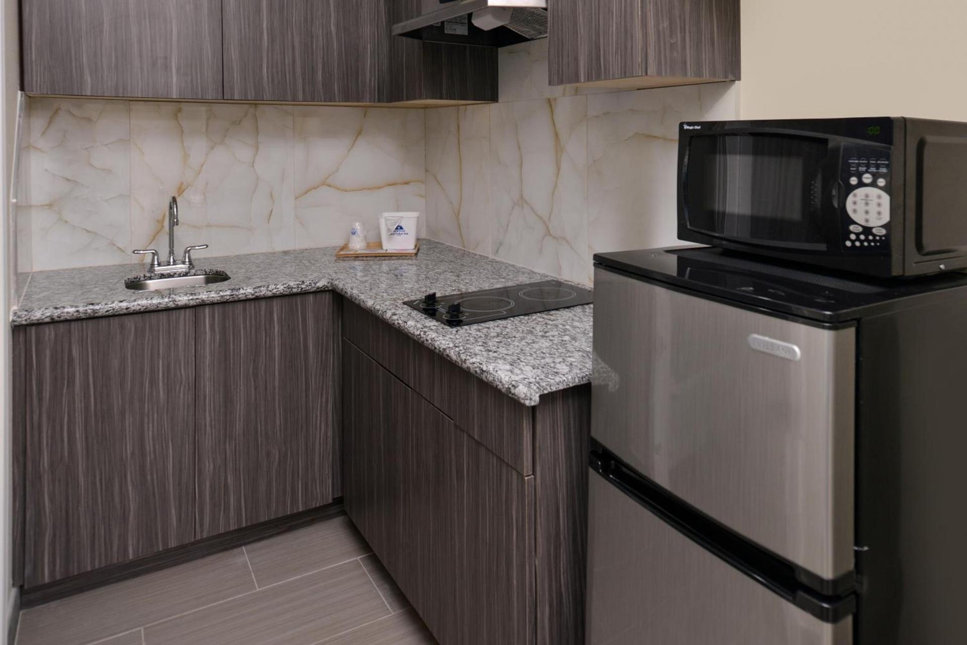Americas Best Value Inn & Suites - Houston/Hwy 6 & Westpark photo 9
