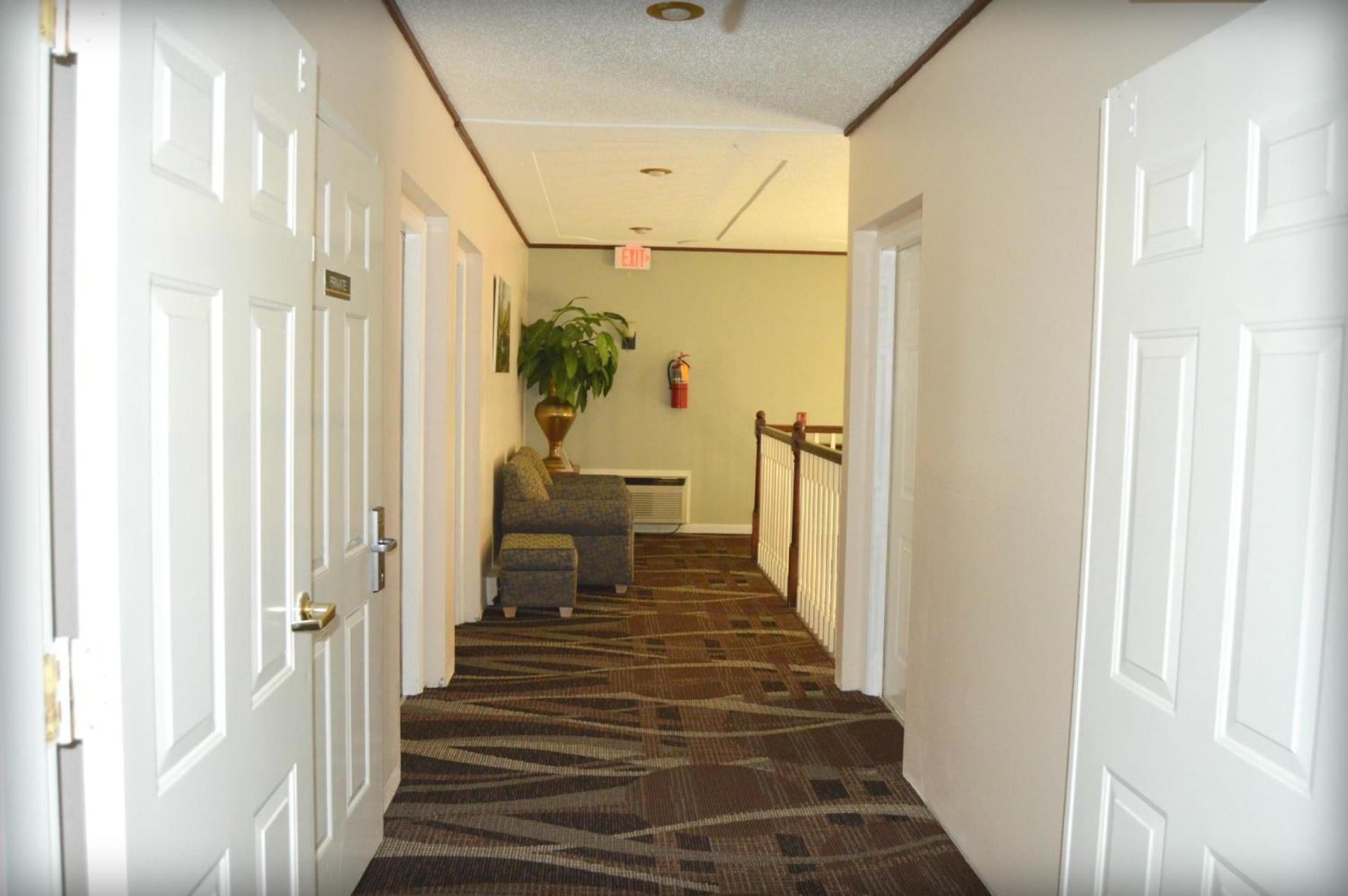 Adams Inn and Suites photo 6