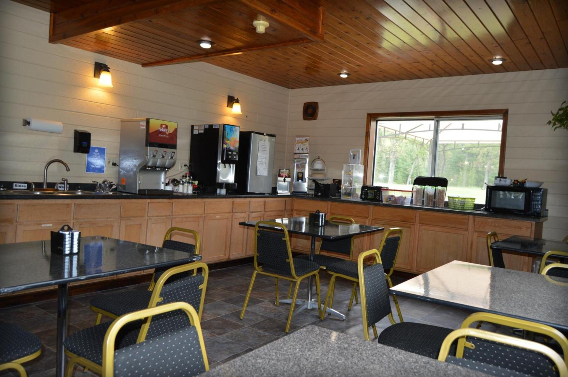 Adams Inn and Suites photo 17