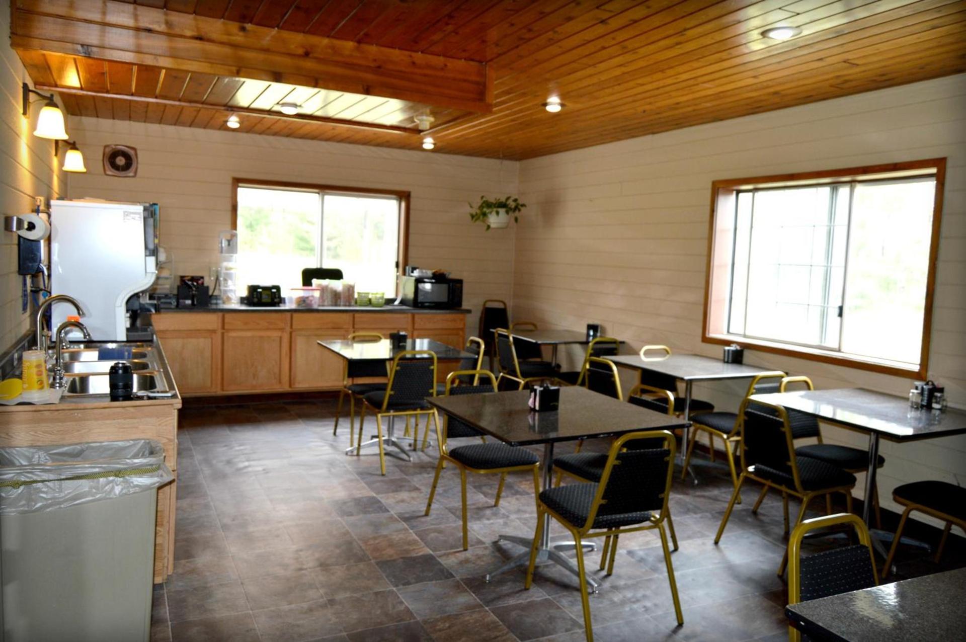 Adams Inn and Suites photo 18
