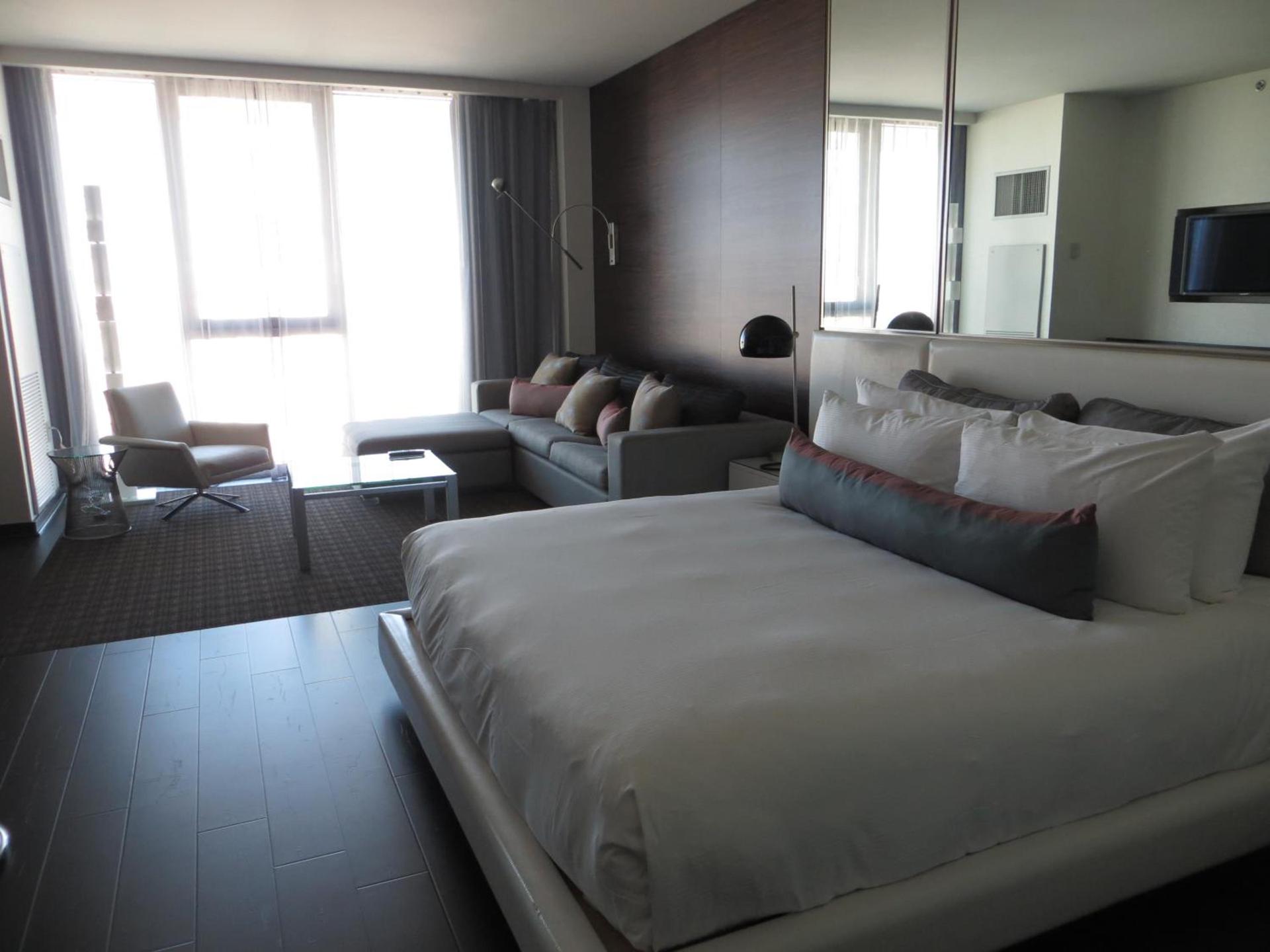 Palms Place Suite with Strip View photo 3