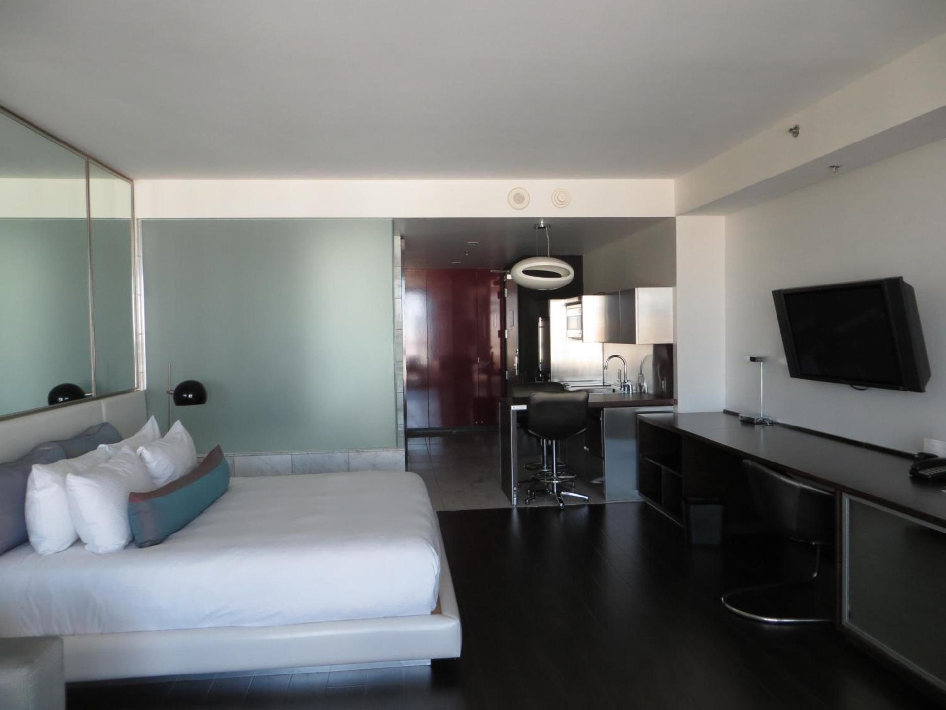 Palms Place Suite with Strip View photo 6