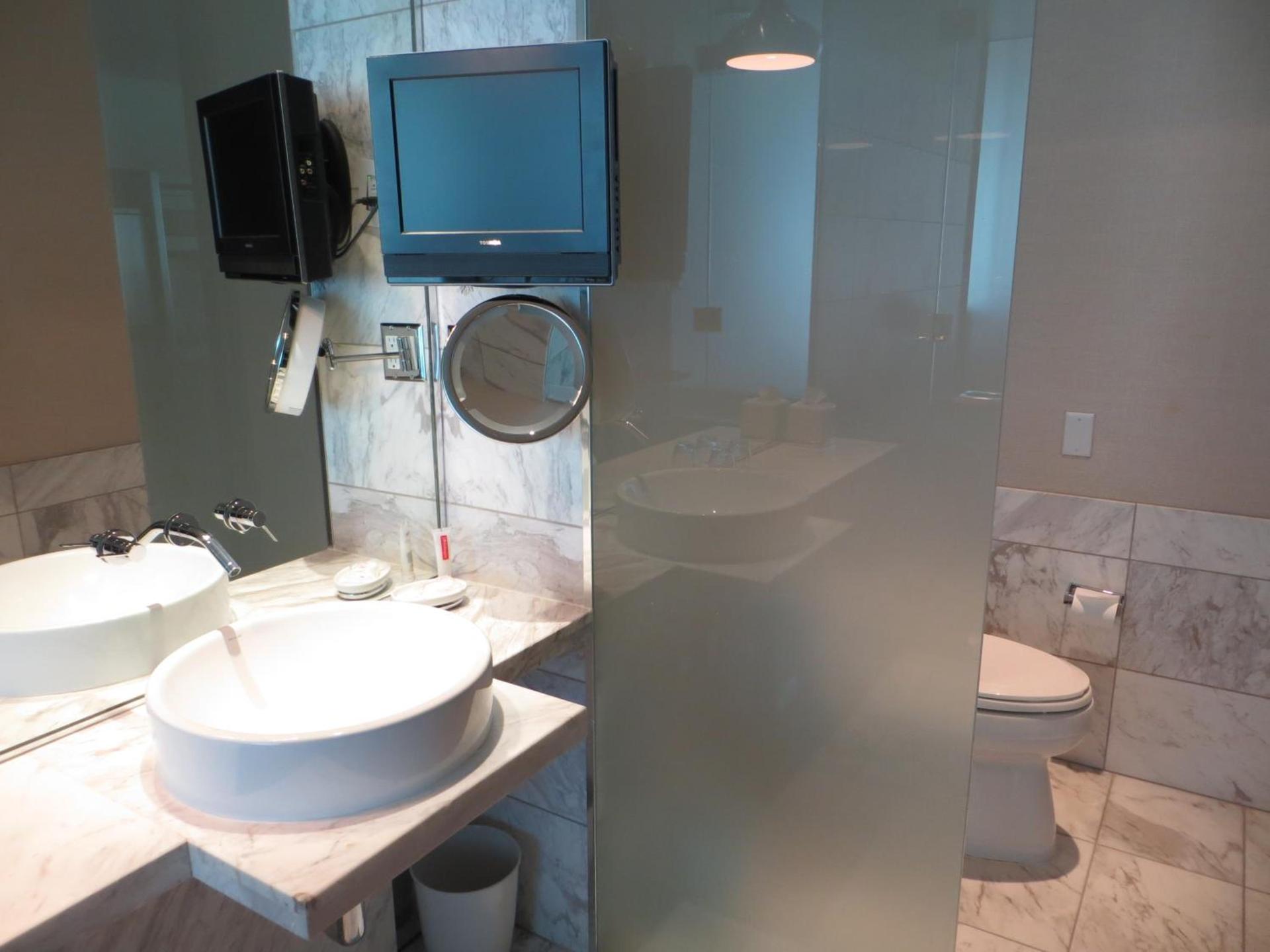 Palms Place Suite with Strip View photo 11