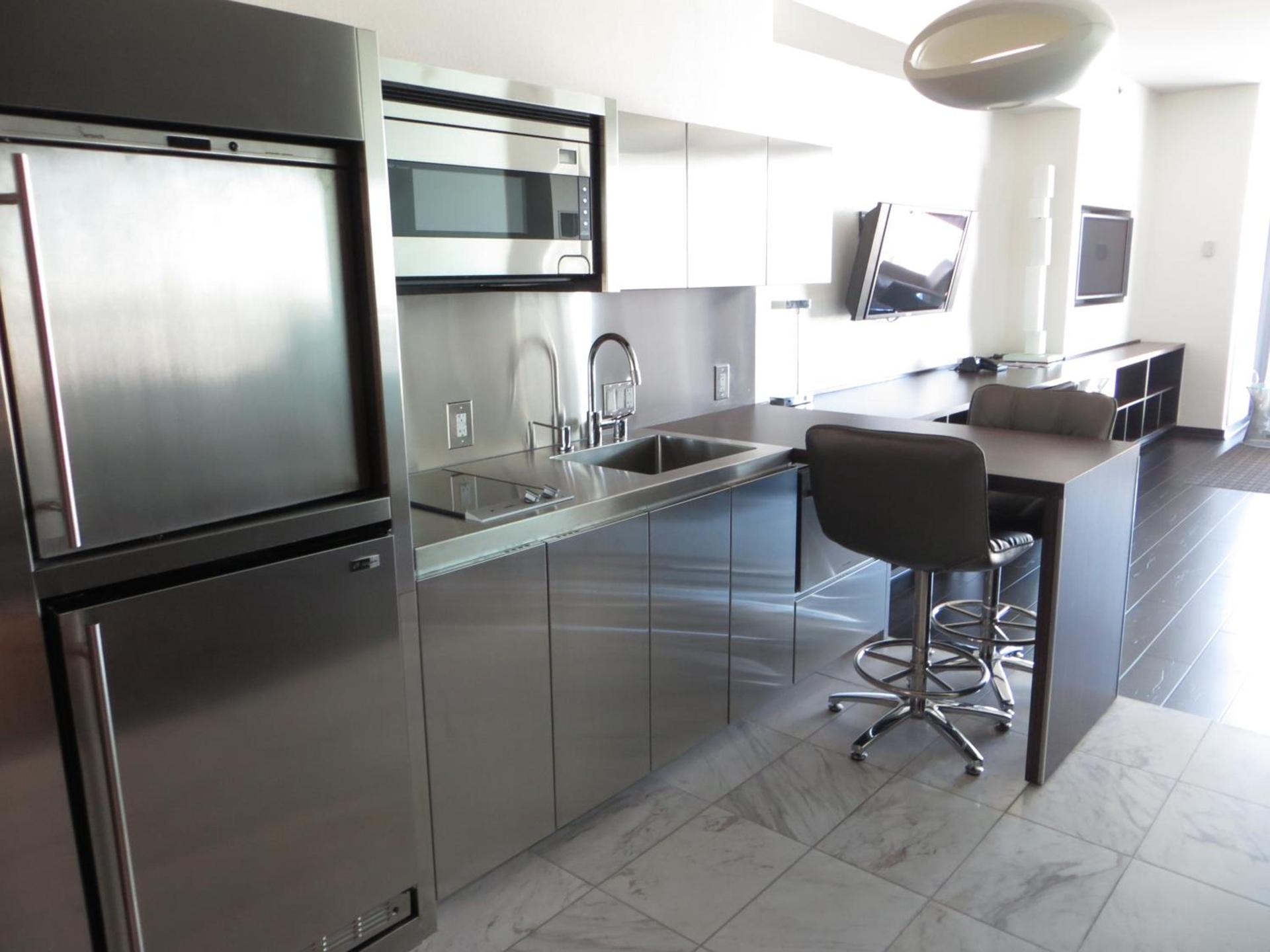 Palms Place Suite with Strip View photo 15
