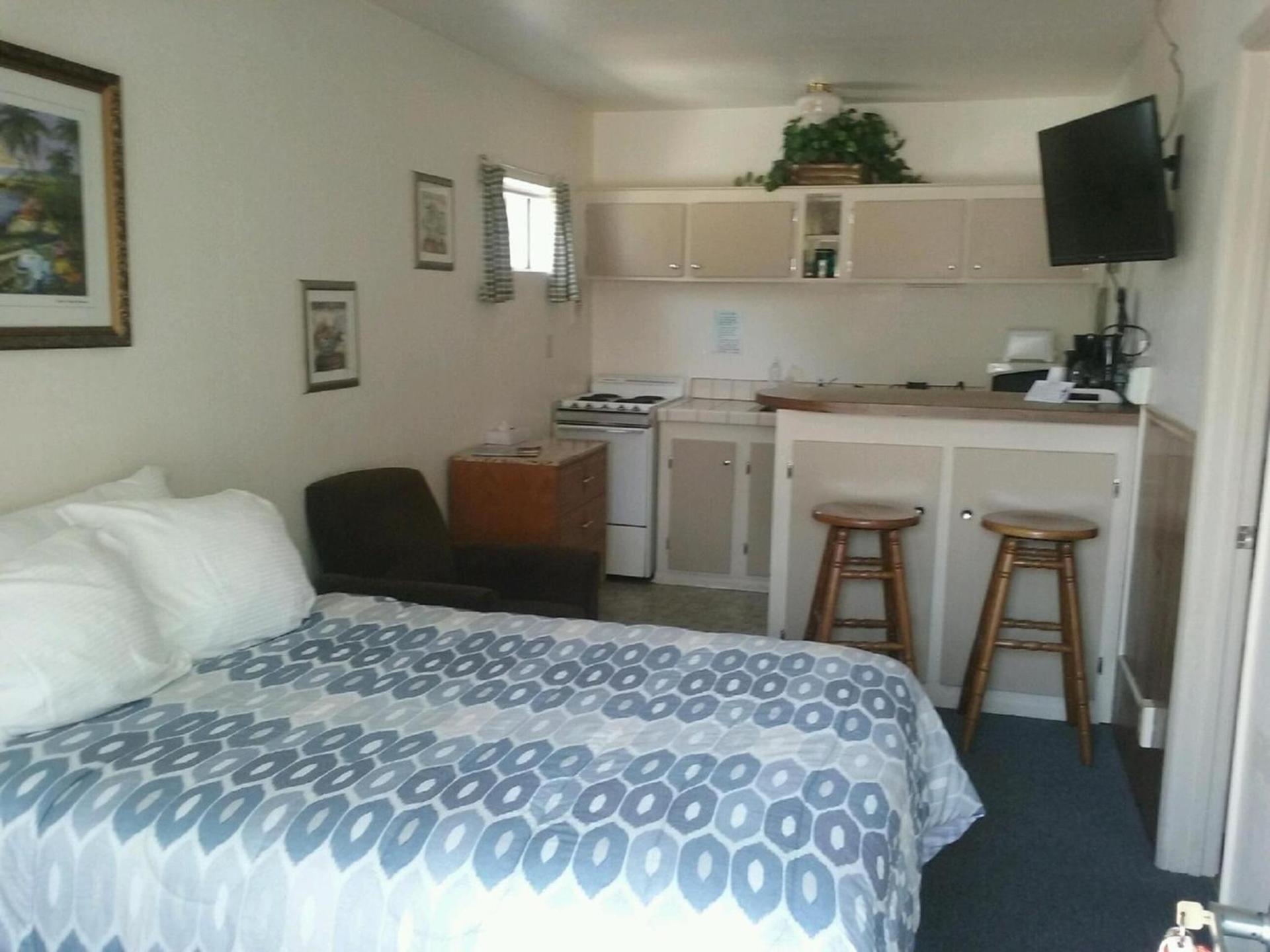 Bishop Village Motel photo 6