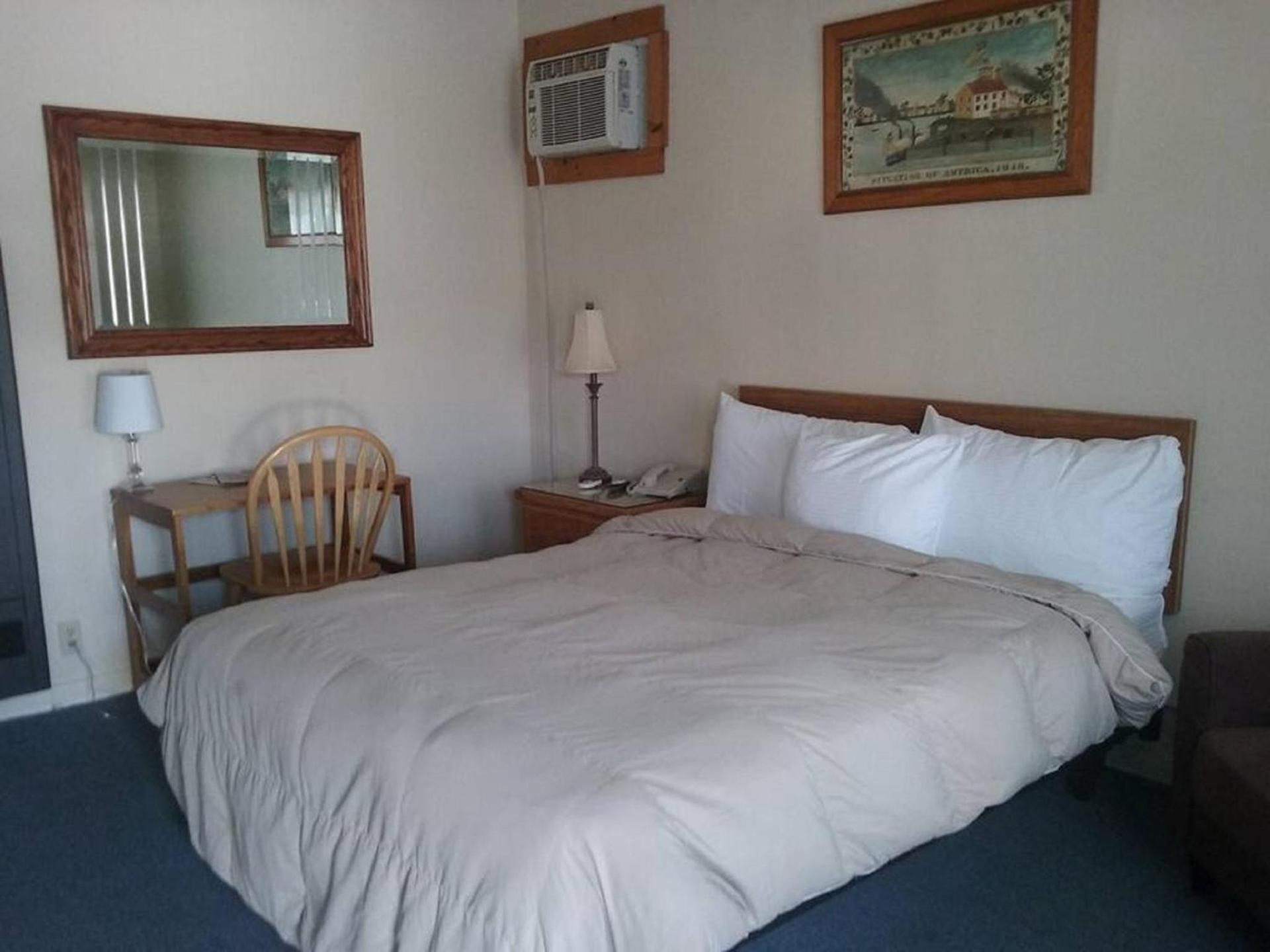 Bishop Village Motel photo 5