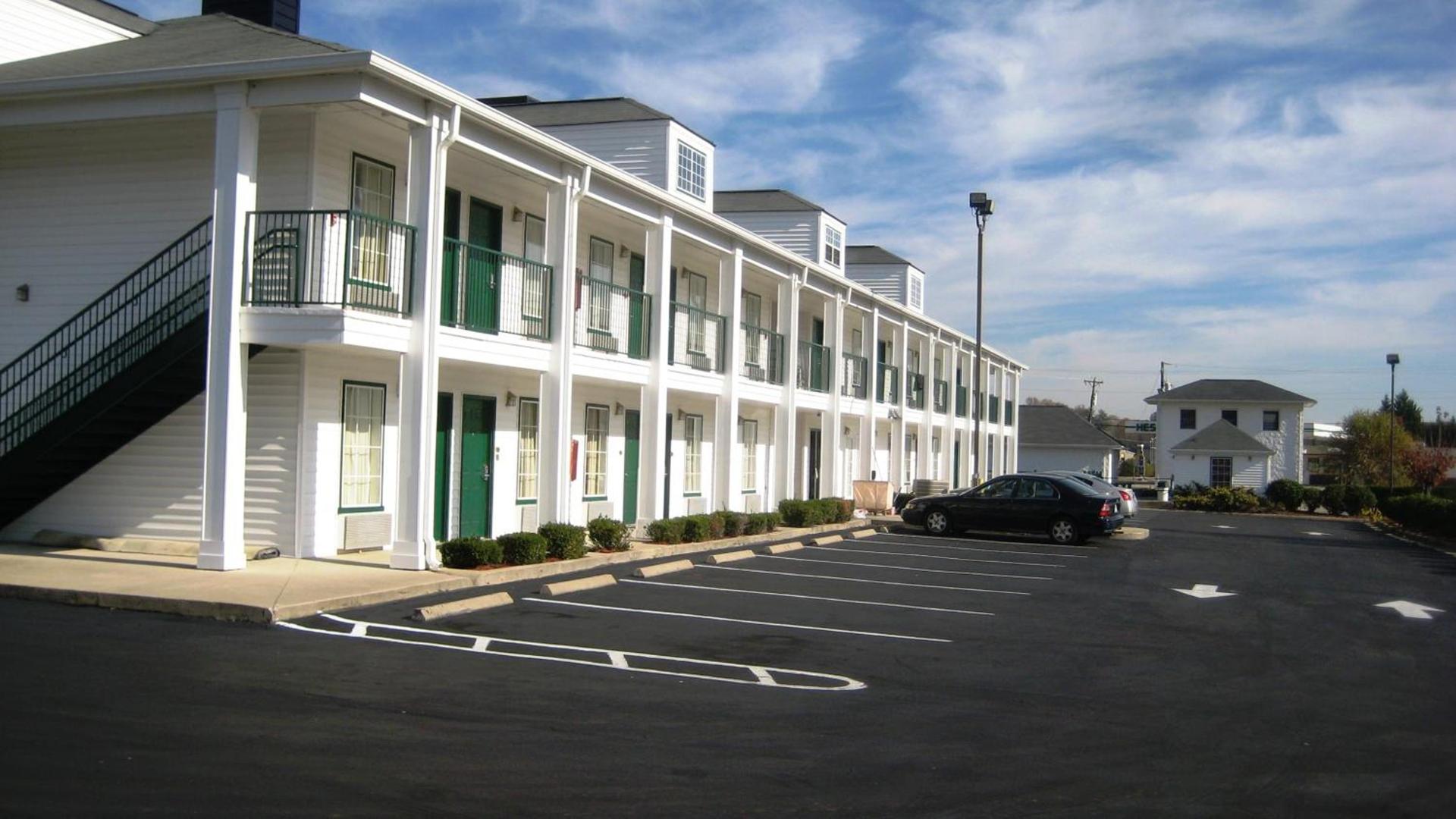 American Motel - Lenoir photo 4