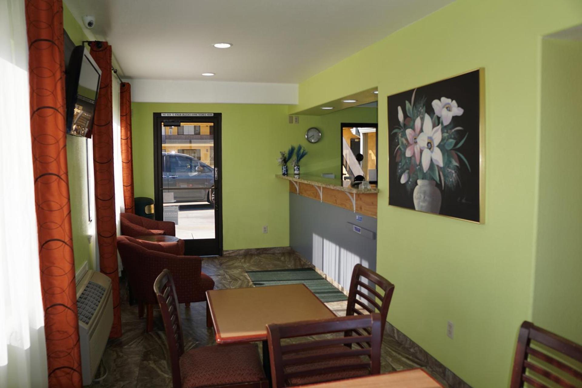 Apex Inn photo 7