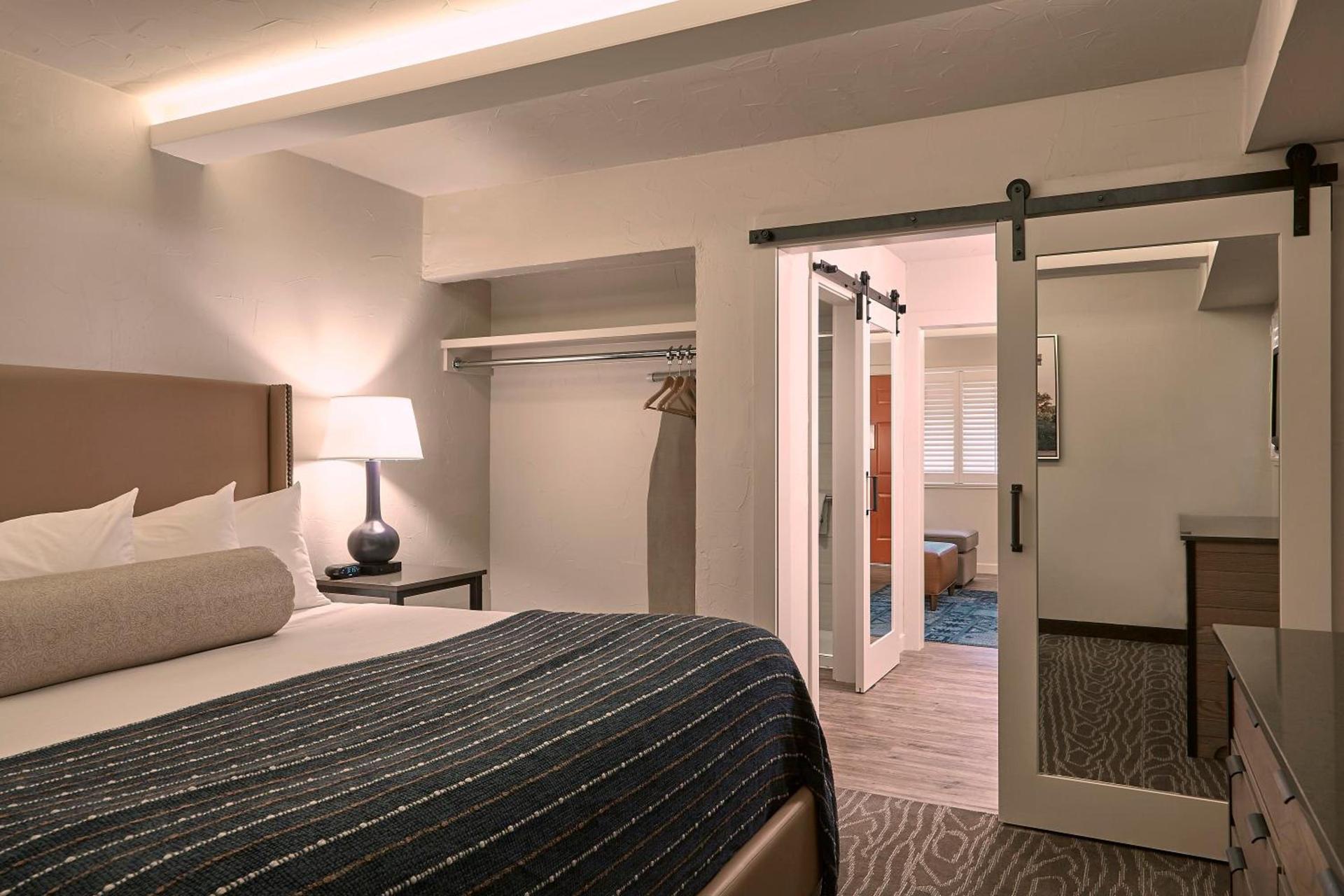 Fredericksburg Inn and Suites photo 11