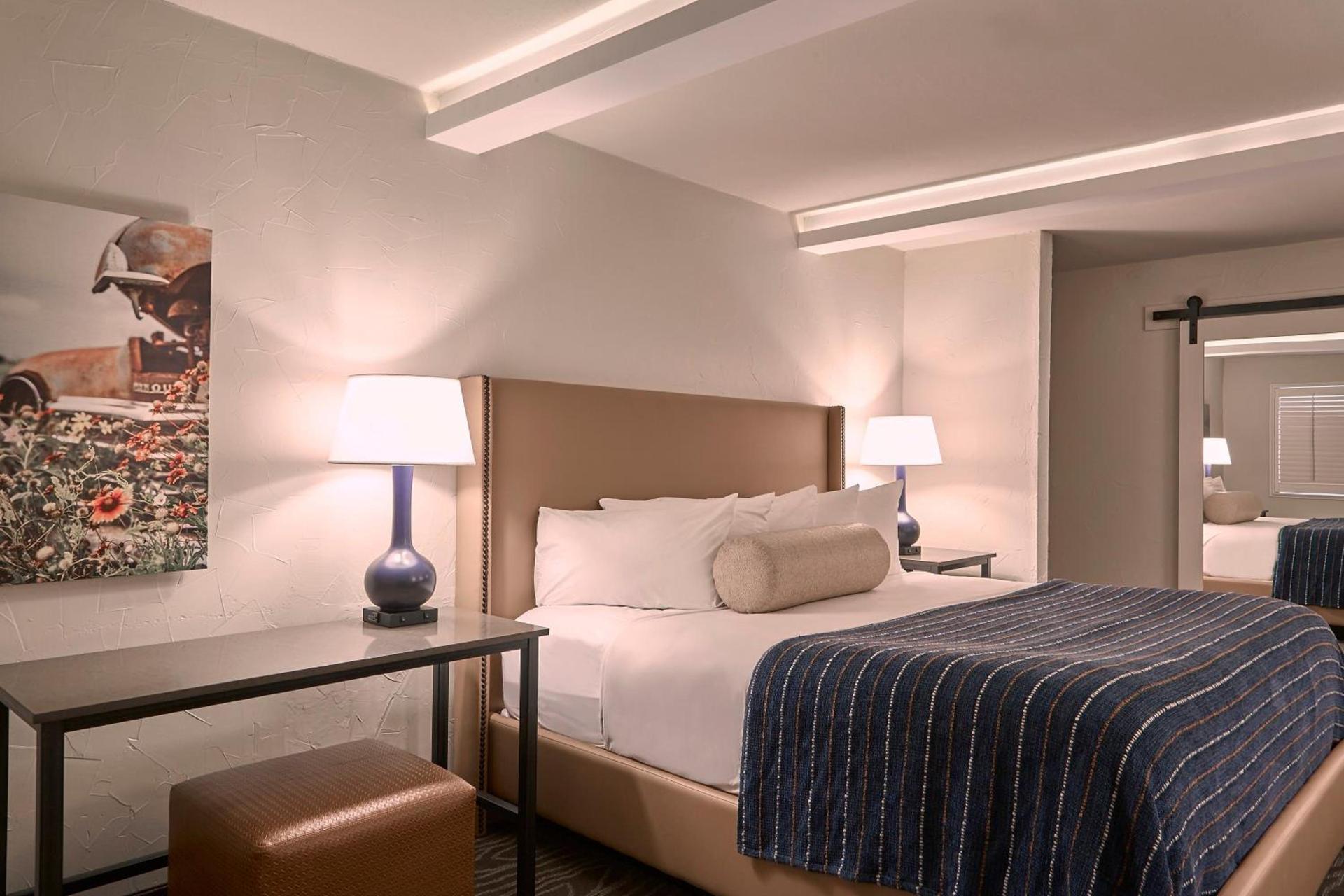 Fredericksburg Inn and Suites photo 10