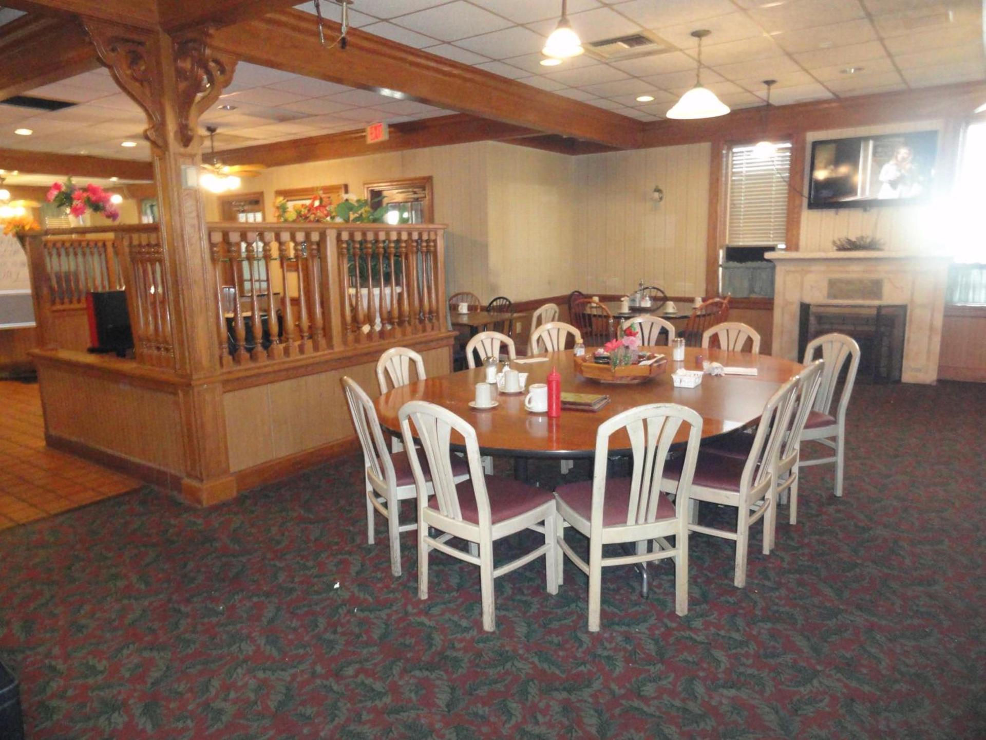 Grand Rapids Inn photo 28