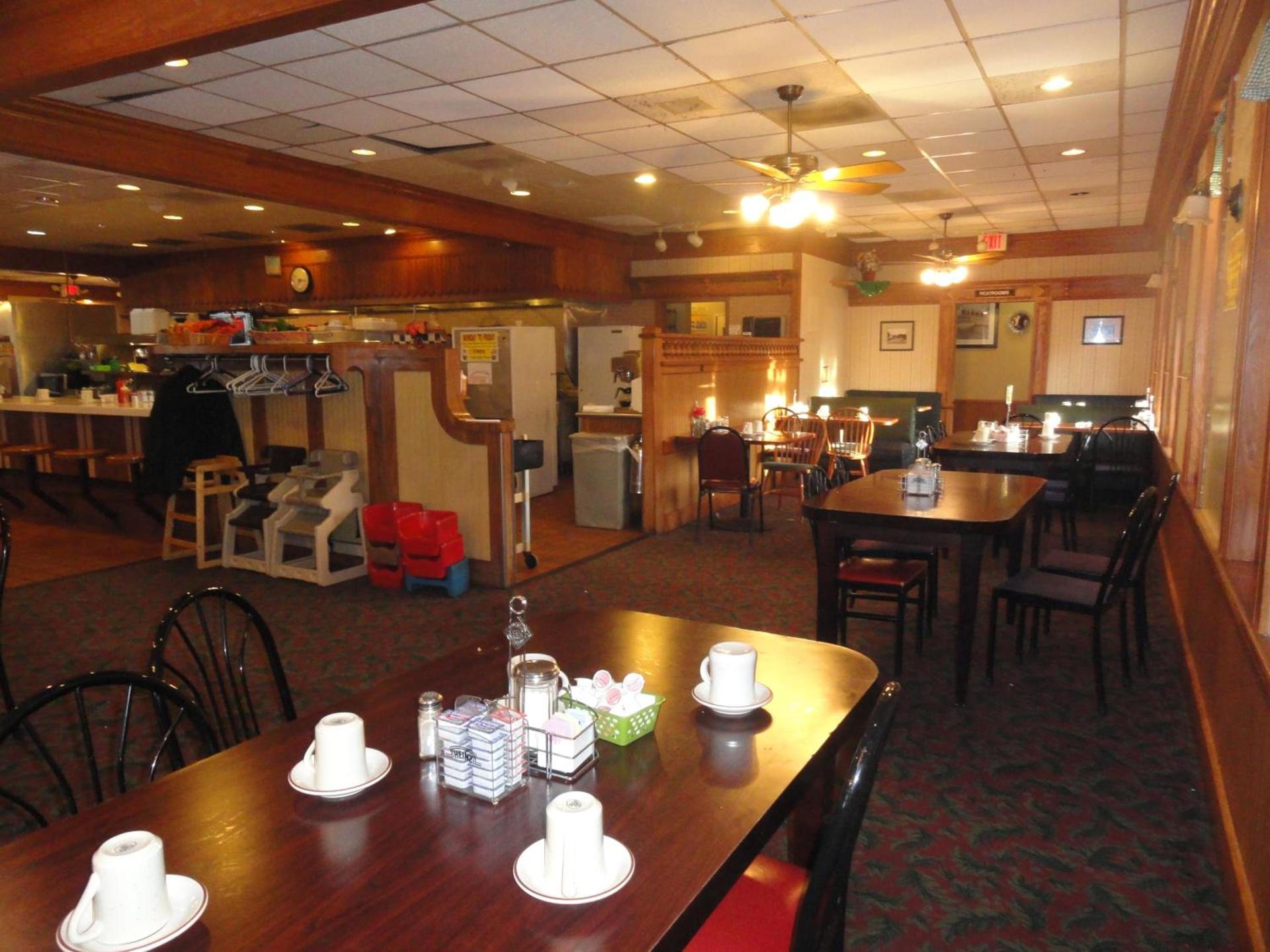 Grand Rapids Inn photo 31