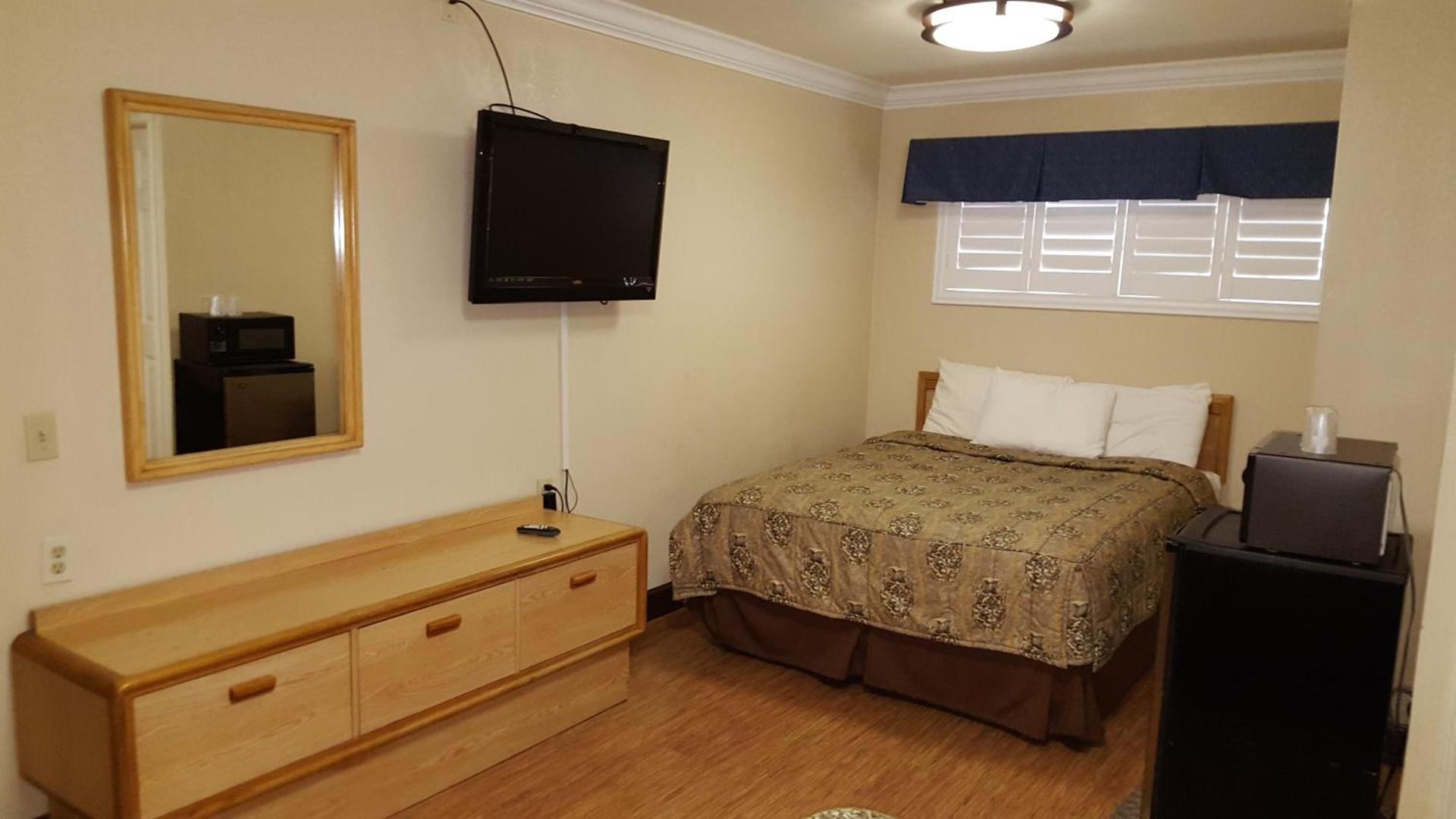 Reedley Inn photo 11