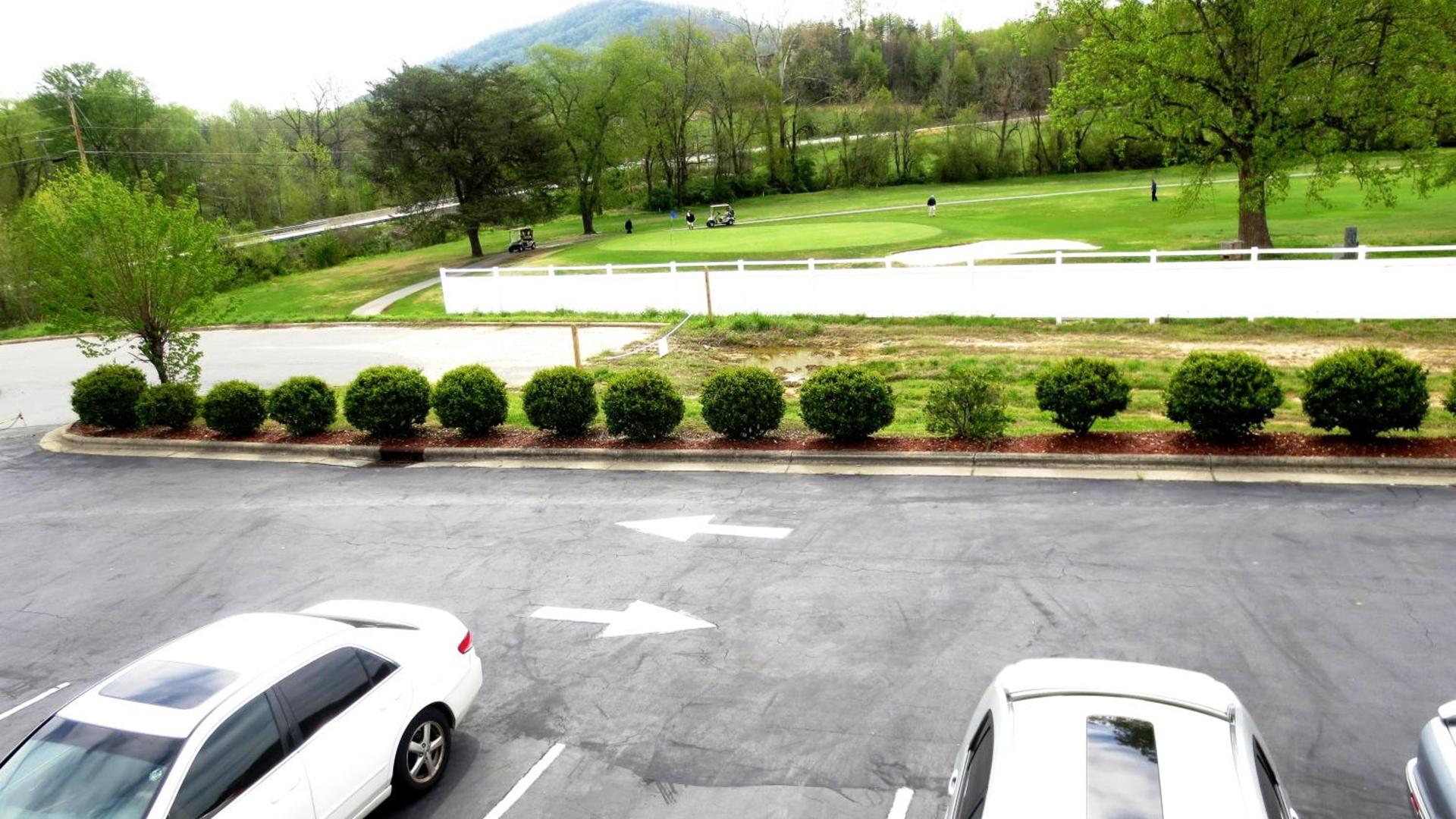 American Motel - Lenoir photo 24