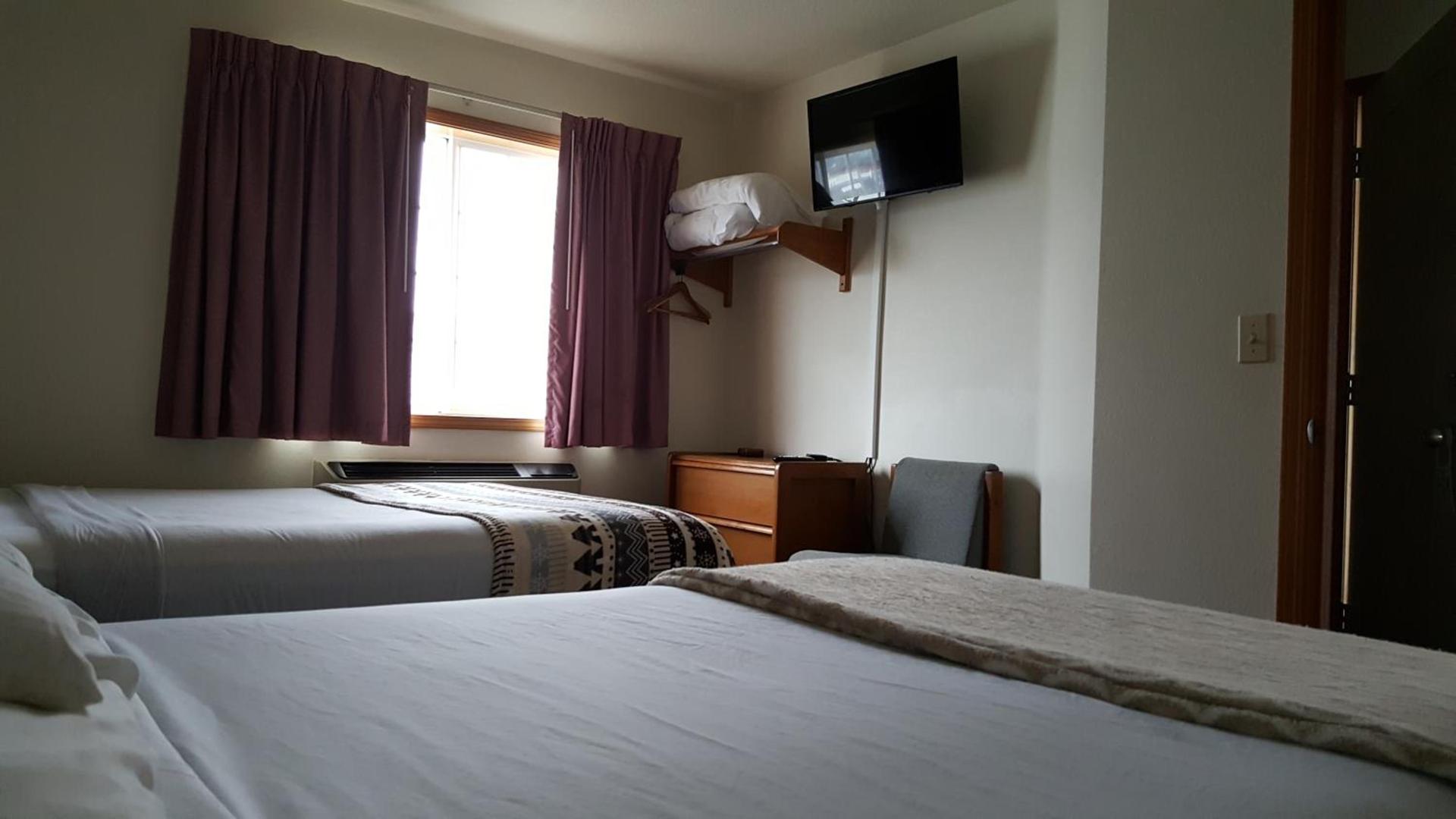Hillcrest Inn photo 42