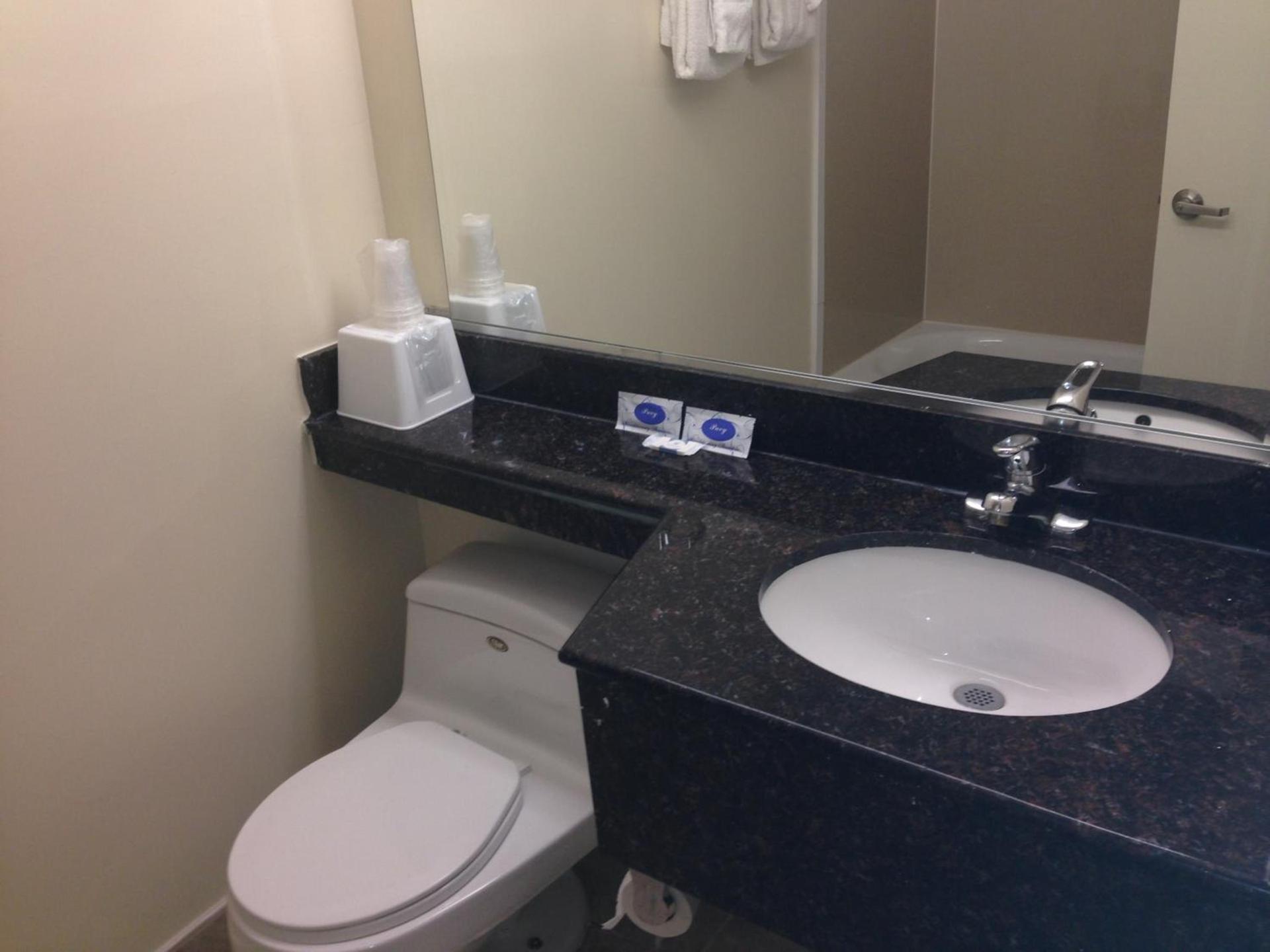 Red Carpet Inn - New Brunswick photo 5