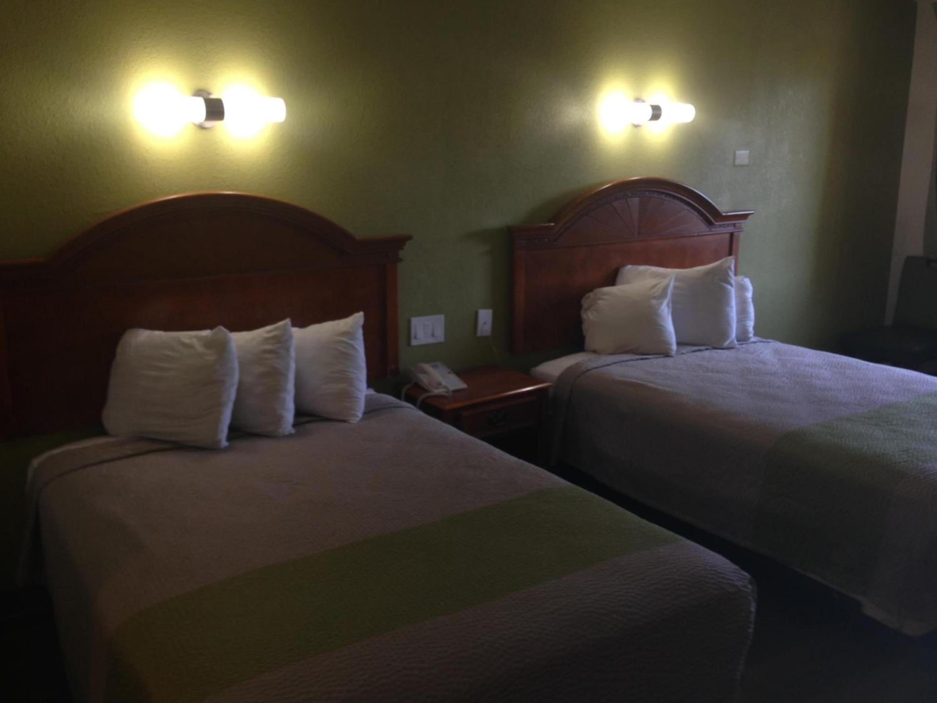 Red Carpet Inn - New Brunswick photo 9