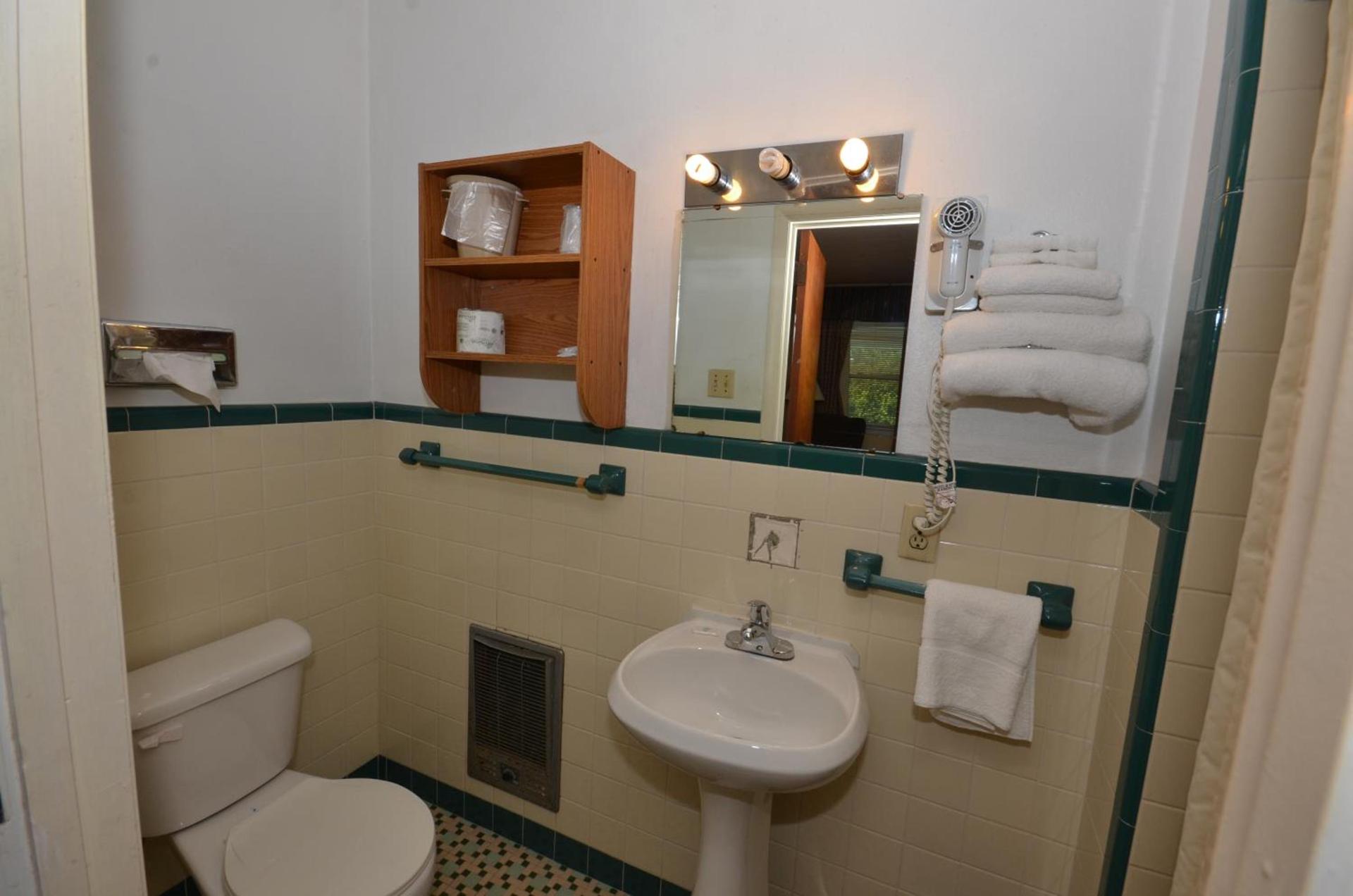Budget Host Inn photo 13