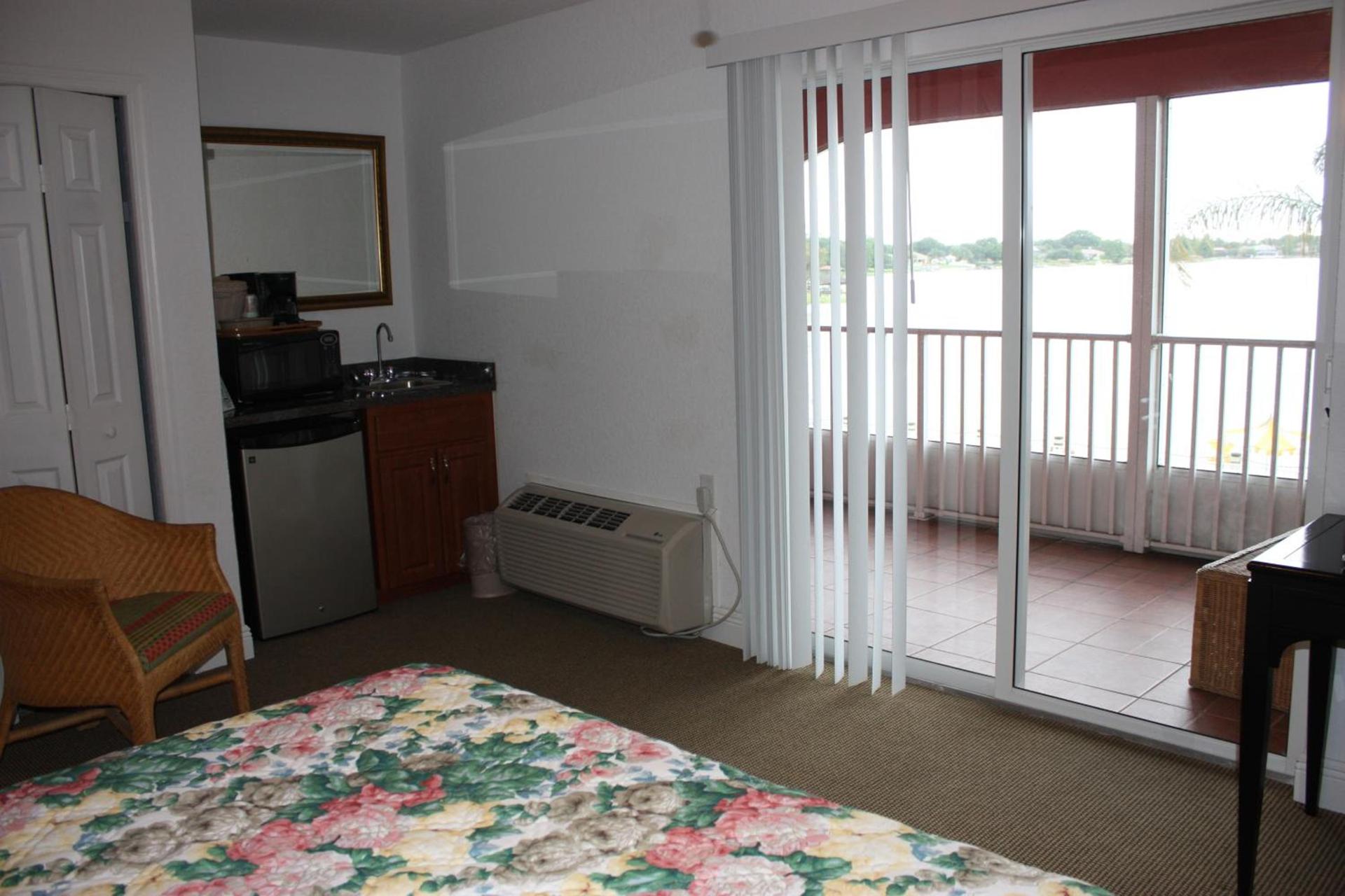 Lake Roy Beach Inn - Winter Haven photo 7