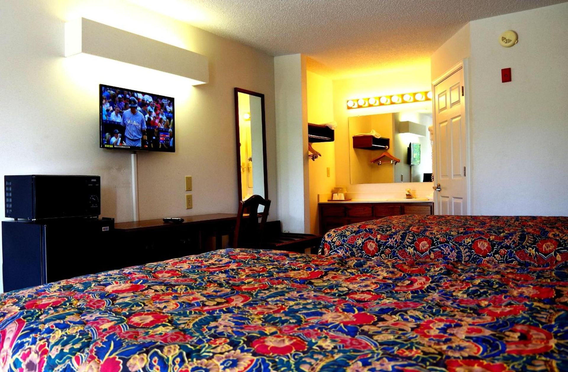 American Motel - Lenoir photo 40