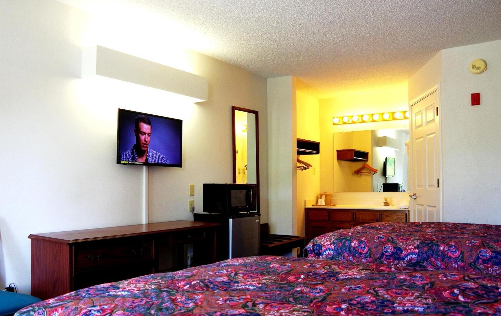 American Motel - Lenoir photo 44