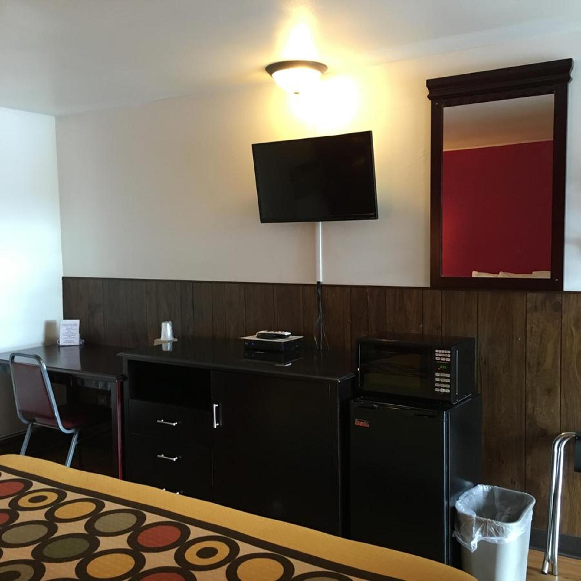 Tarragon Motel photo 22