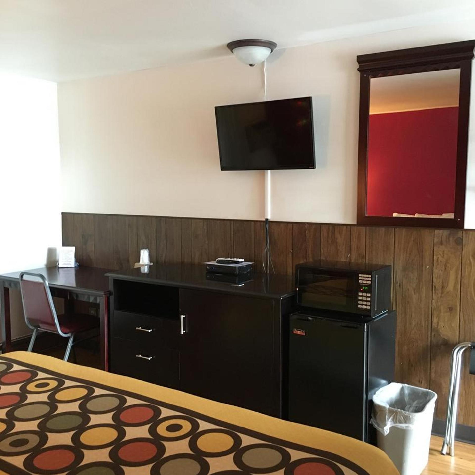 Tarragon Motel photo 23