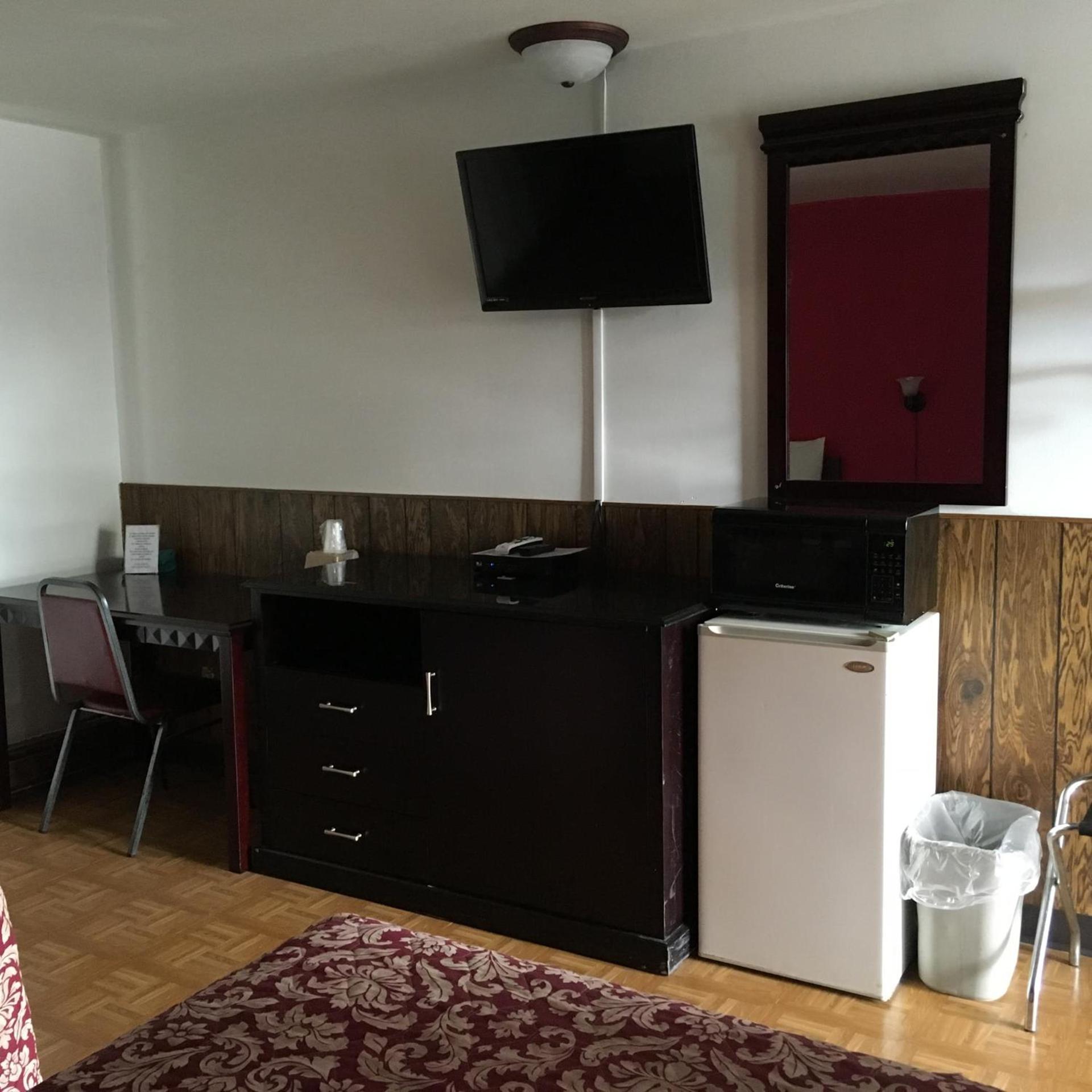 Tarragon Motel photo 20