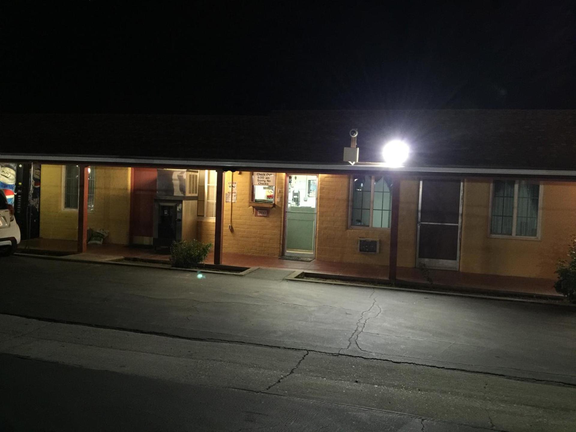 Hacienda Motel photo 44
