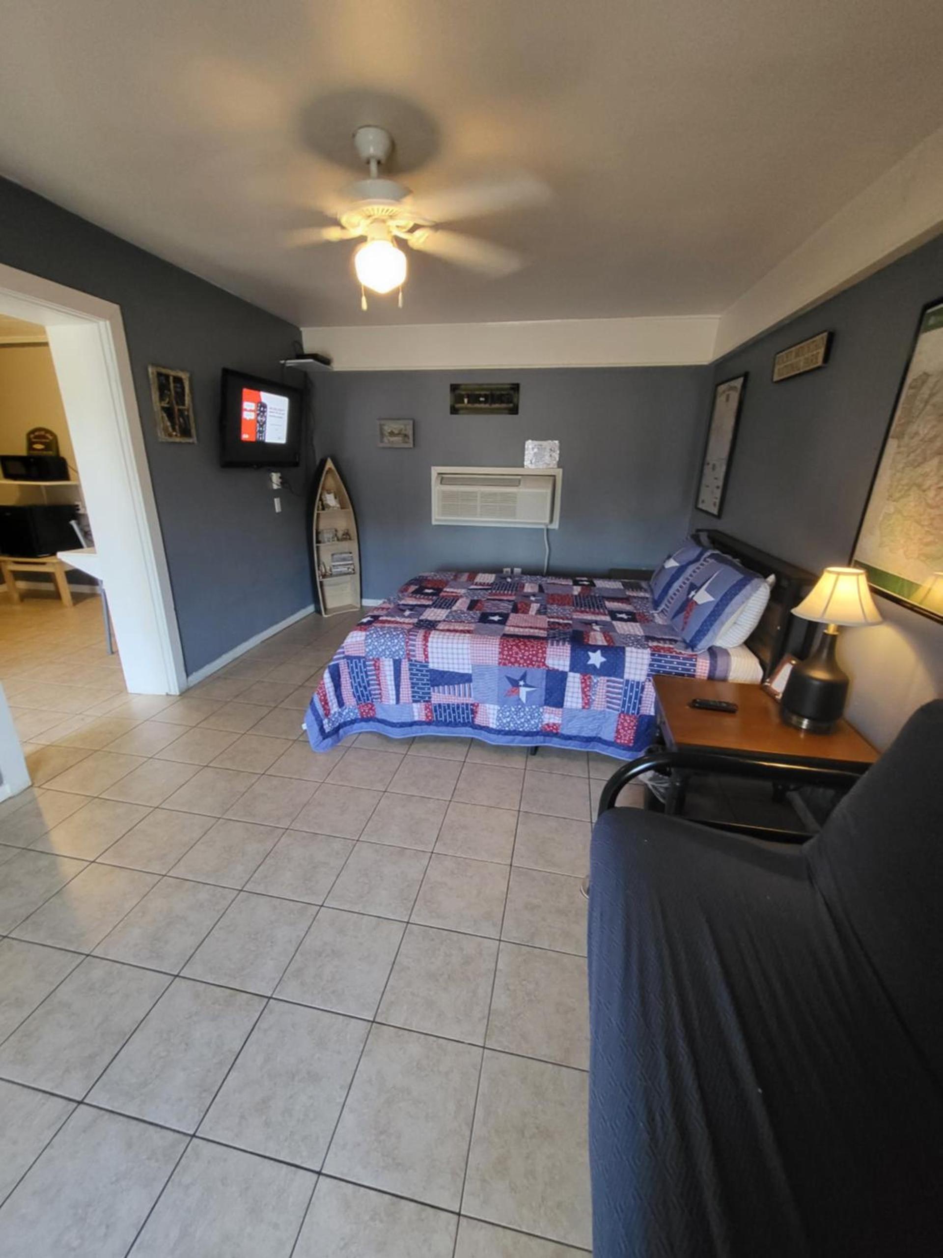 Hill Country Lodge and Mini Storages photo 41