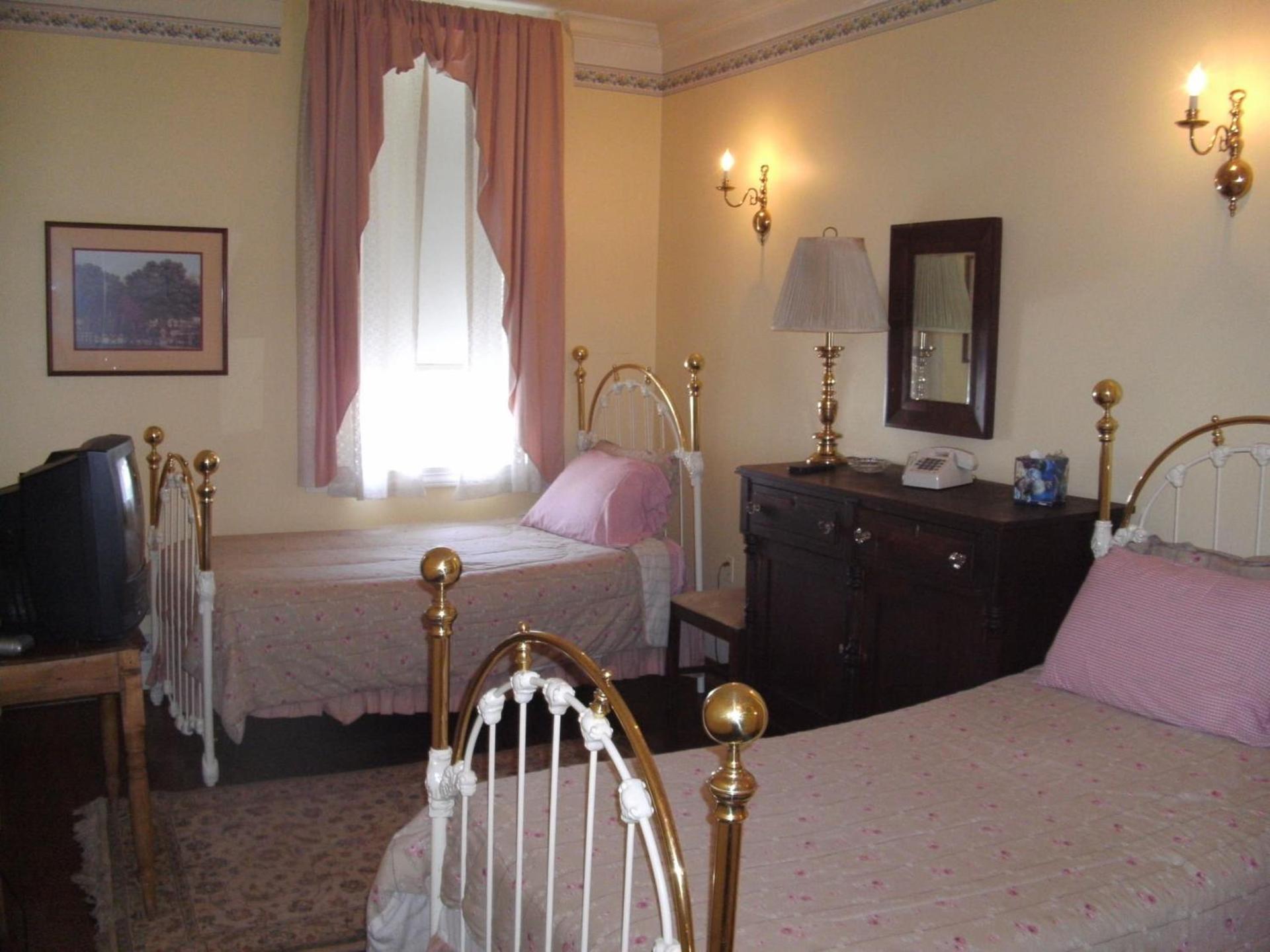 Leesburg Colonial Inn photo 6