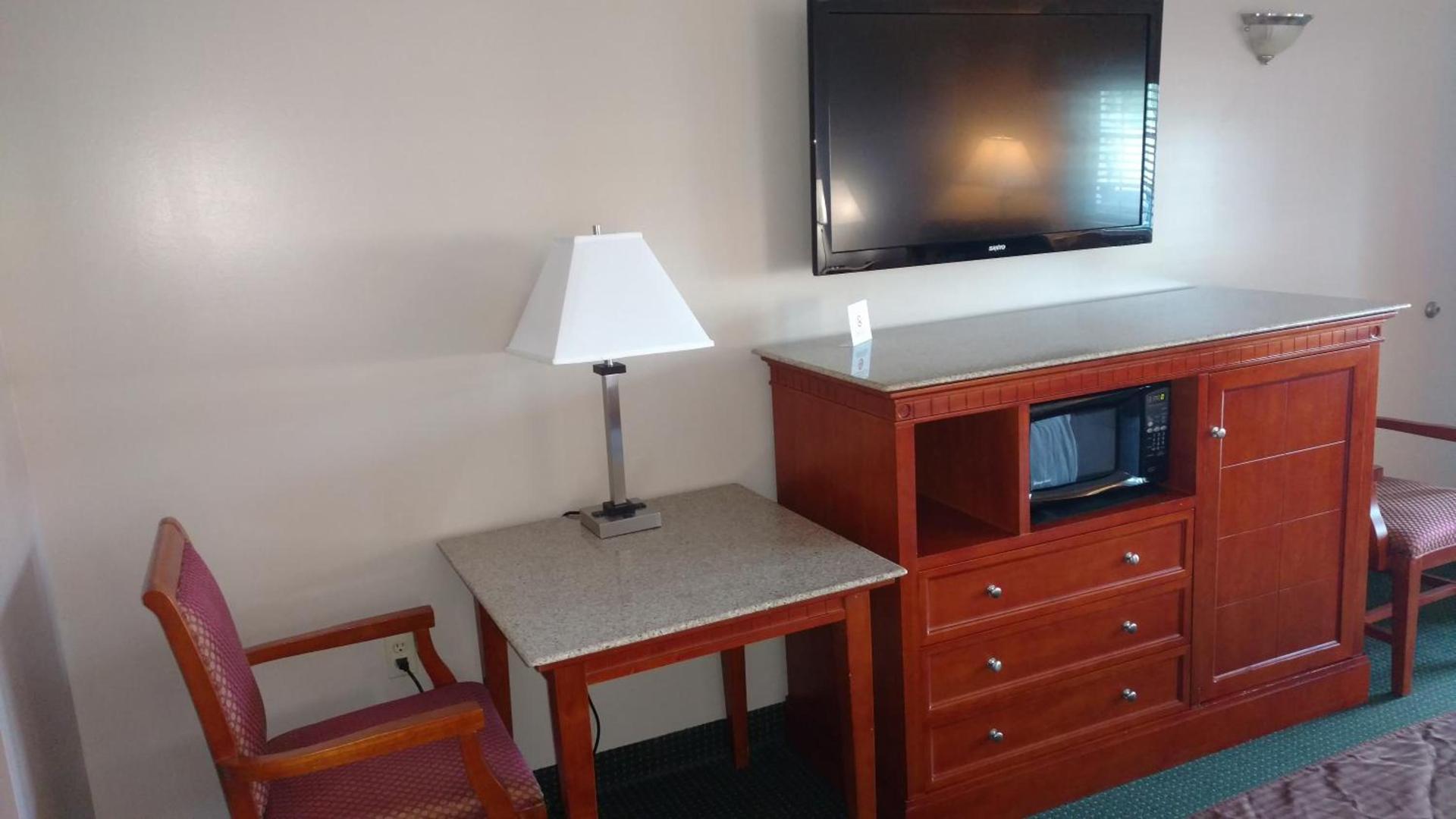 Hurricane Inn photo 5