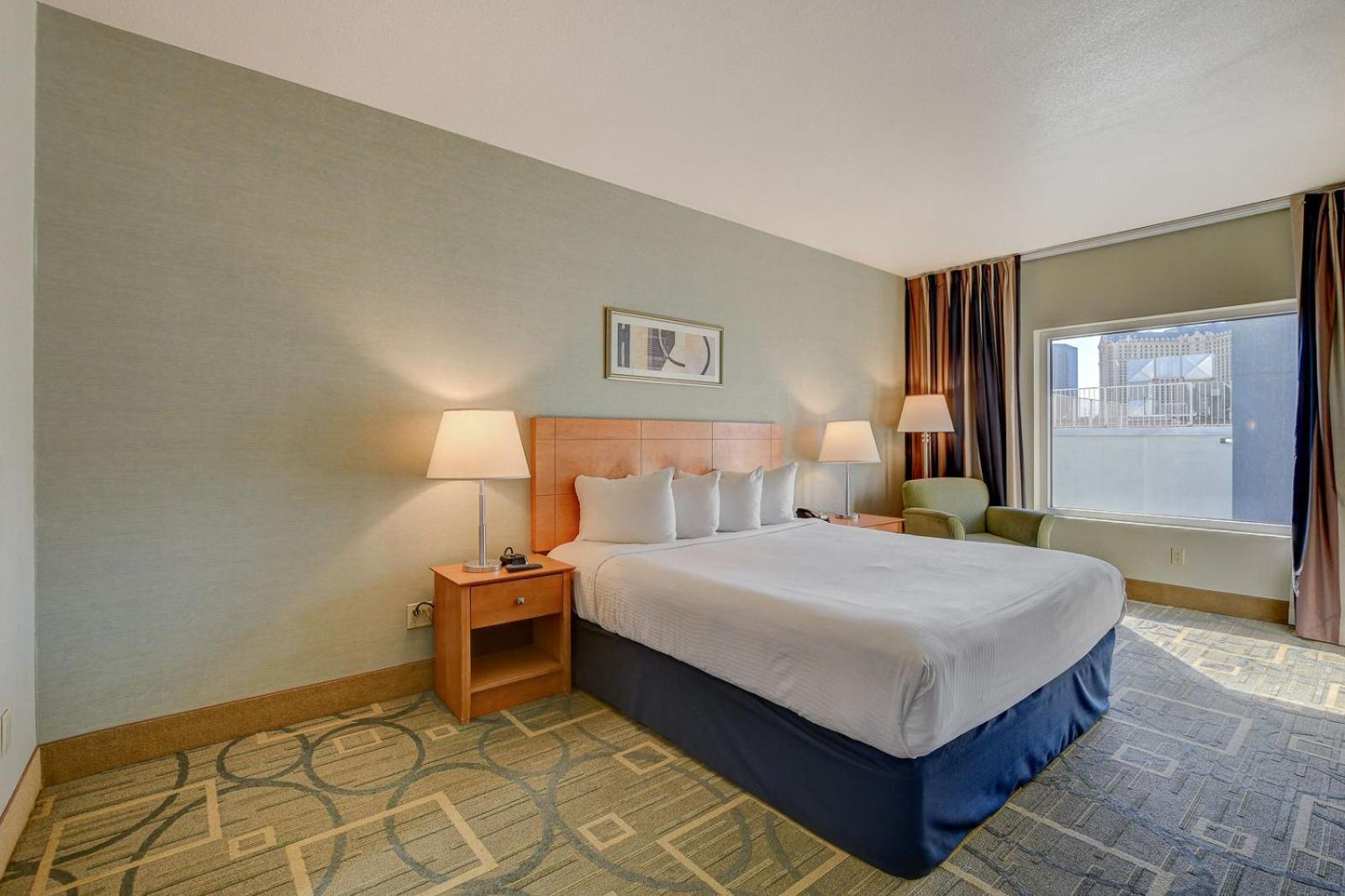 The Lapis Suite at Platinum Hotel 5 MIN WALK TO F1 KOVAL ZONE ENTRANCE photo 3