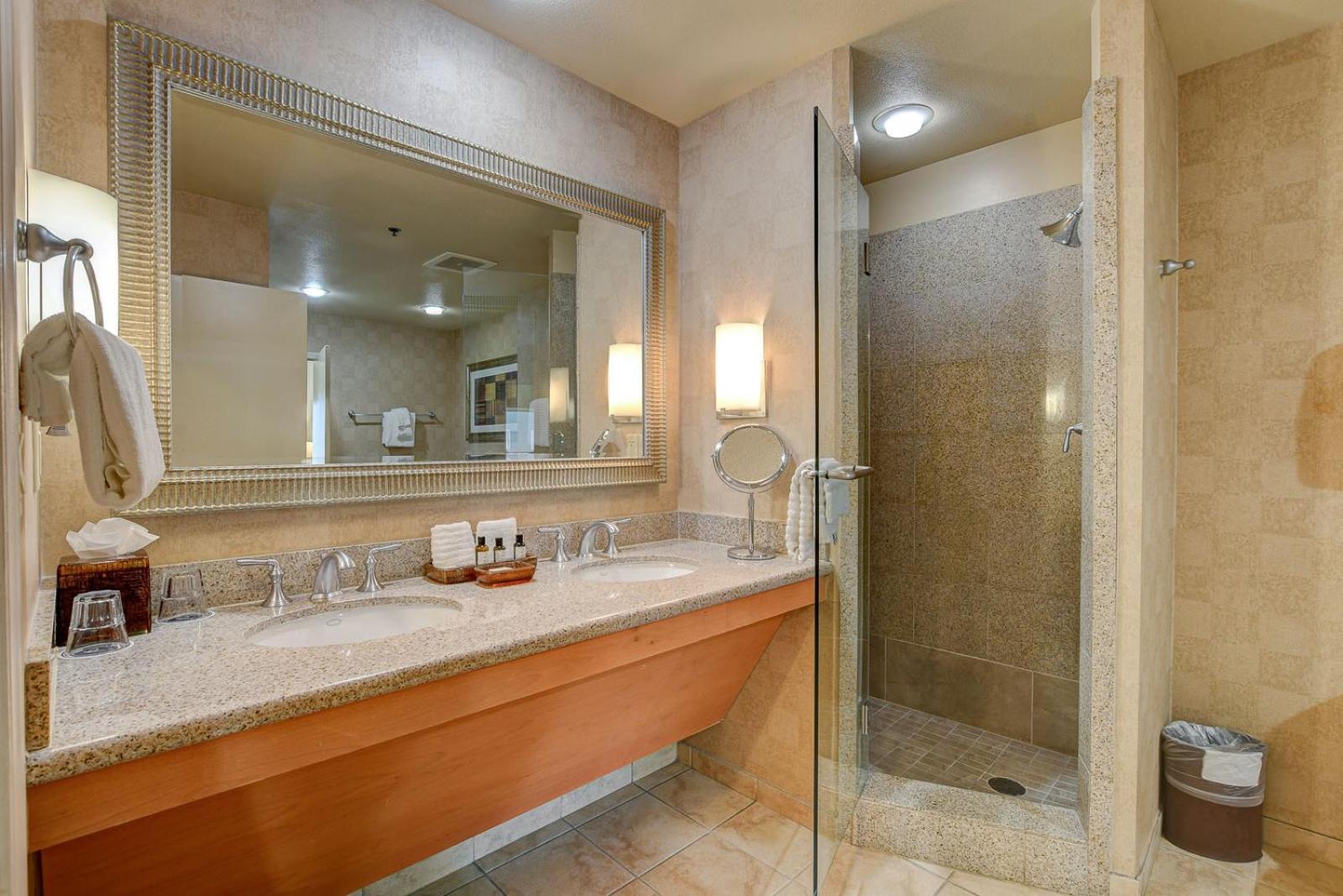 The Lapis Suite at Platinum Hotel 5 MIN WALK TO F1 KOVAL ZONE ENTRANCE photo 67