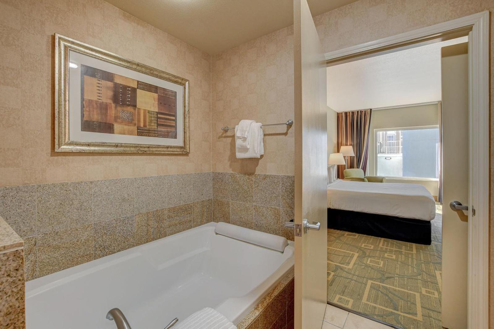 The Lapis Suite at Platinum Hotel 5 MIN WALK TO F1 KOVAL ZONE ENTRANCE photo 25