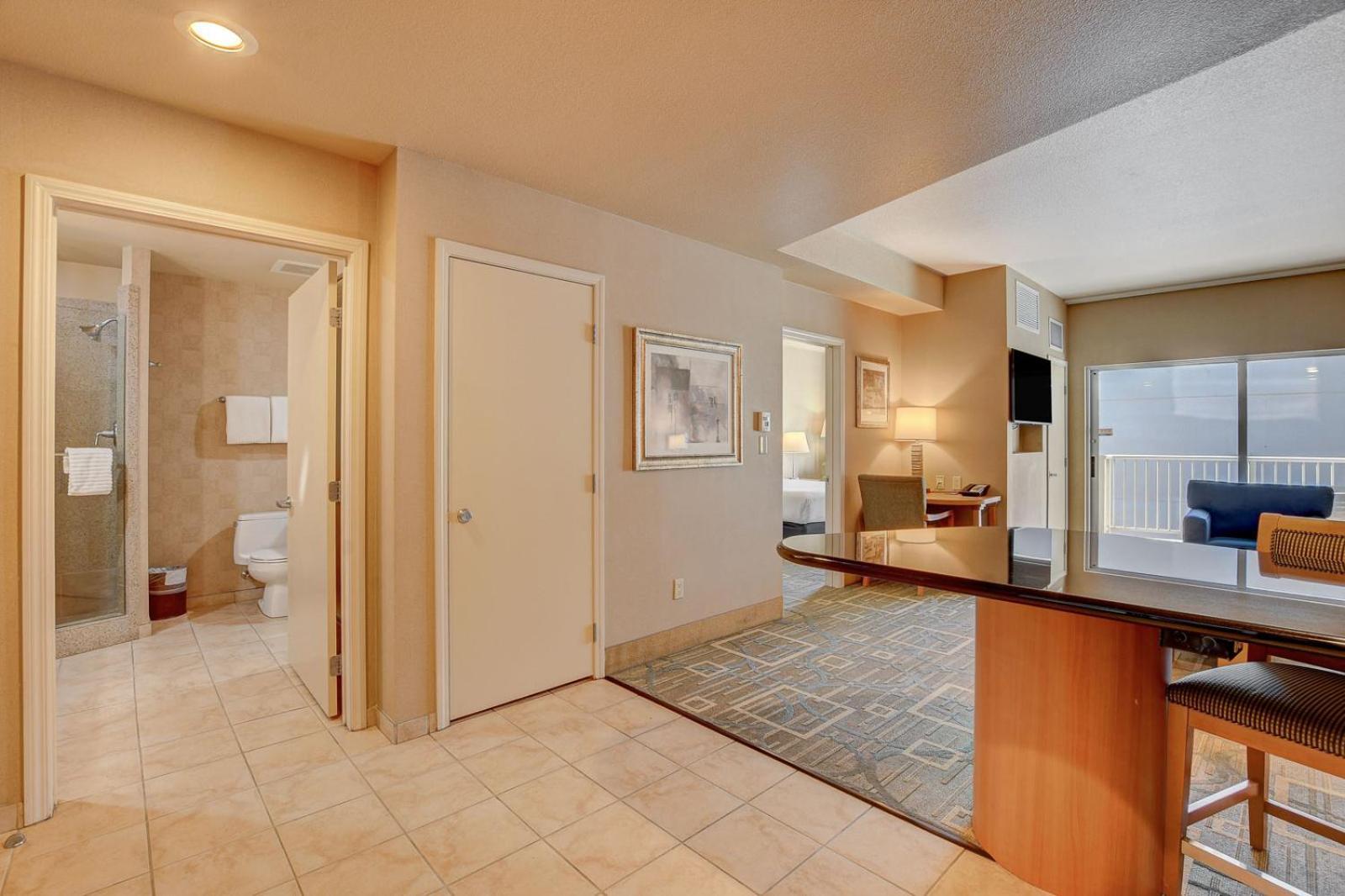 The Lapis Suite at Platinum Hotel 5 MIN WALK TO F1 KOVAL ZONE ENTRANCE photo 15