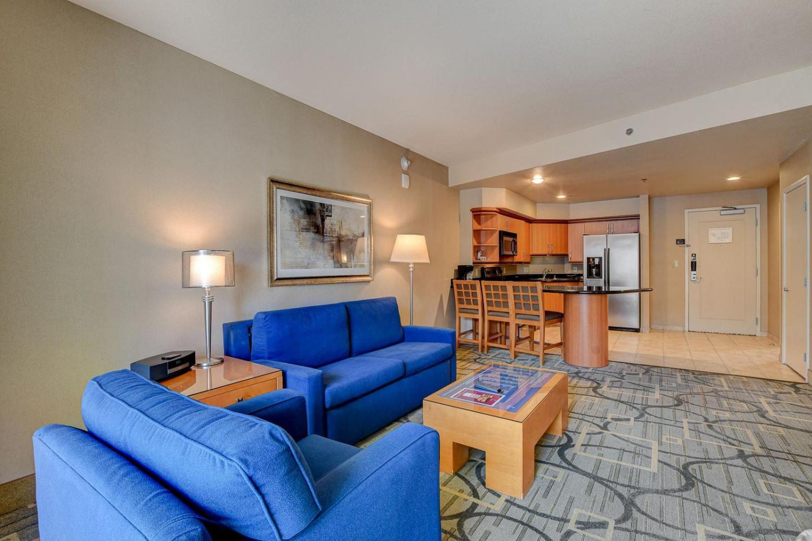 The Lapis Suite at Platinum Hotel 5 MIN WALK TO F1 KOVAL ZONE ENTRANCE — hotel in Paradise