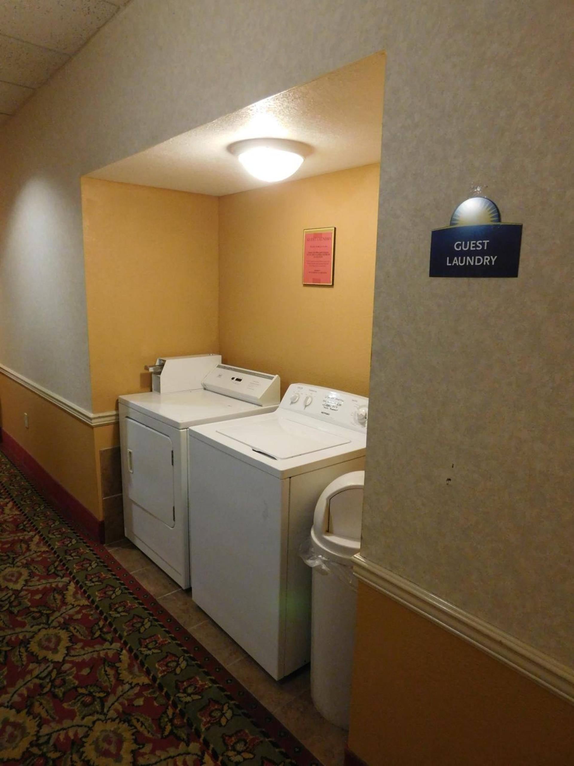 Days Inn & Suites by Wyndham Cedar Rapids photo 19