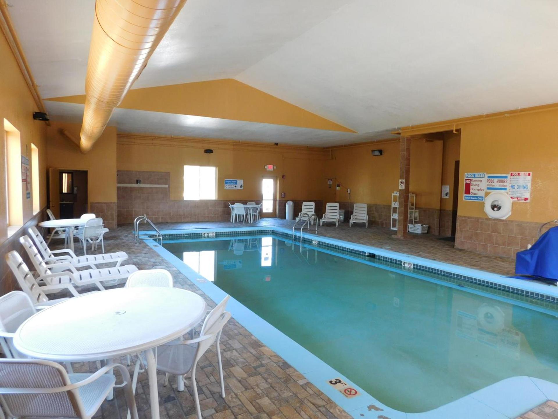 Days Inn & Suites by Wyndham Cedar Rapids photo 20