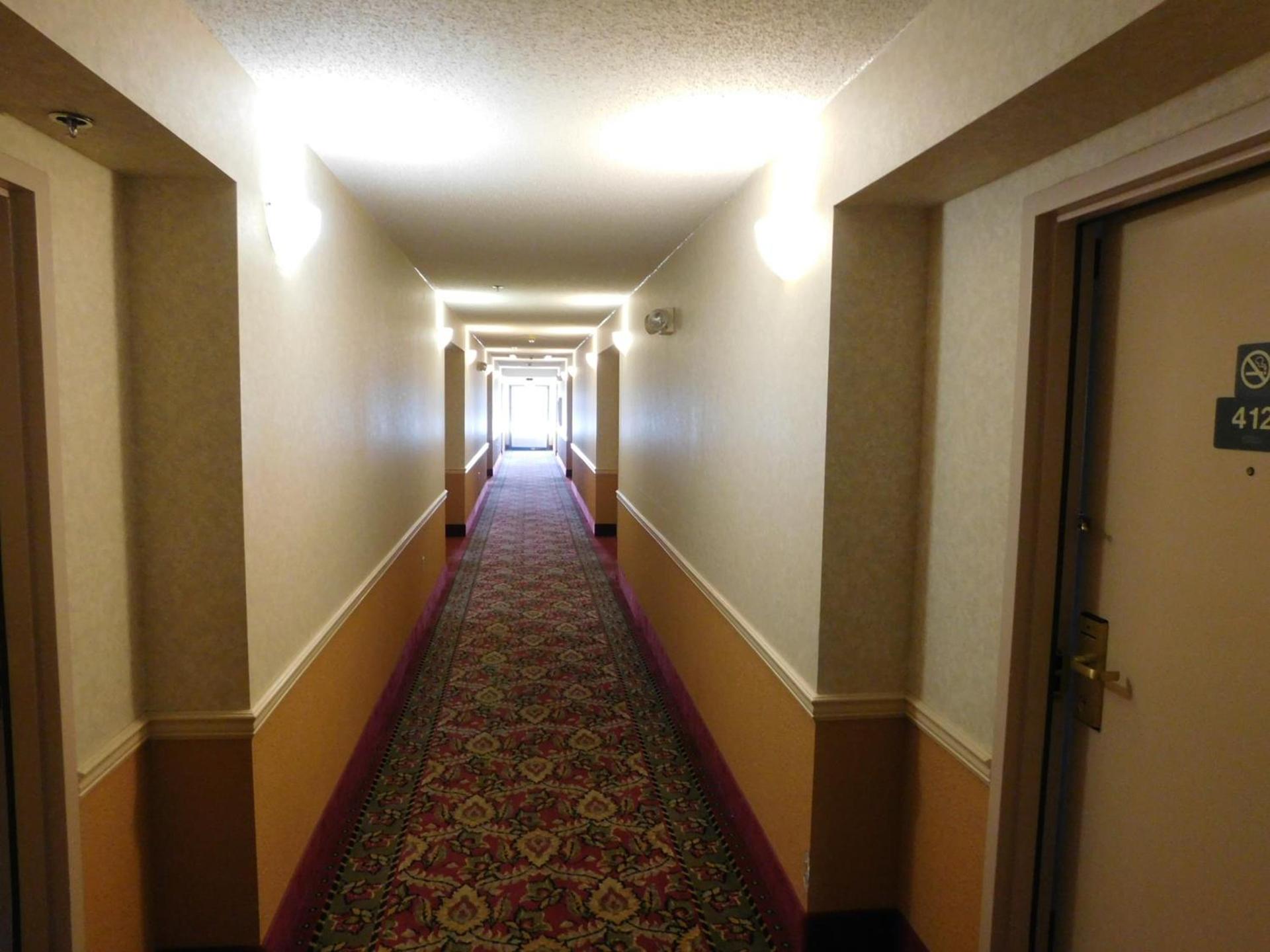 Days Inn & Suites by Wyndham Cedar Rapids photo 22