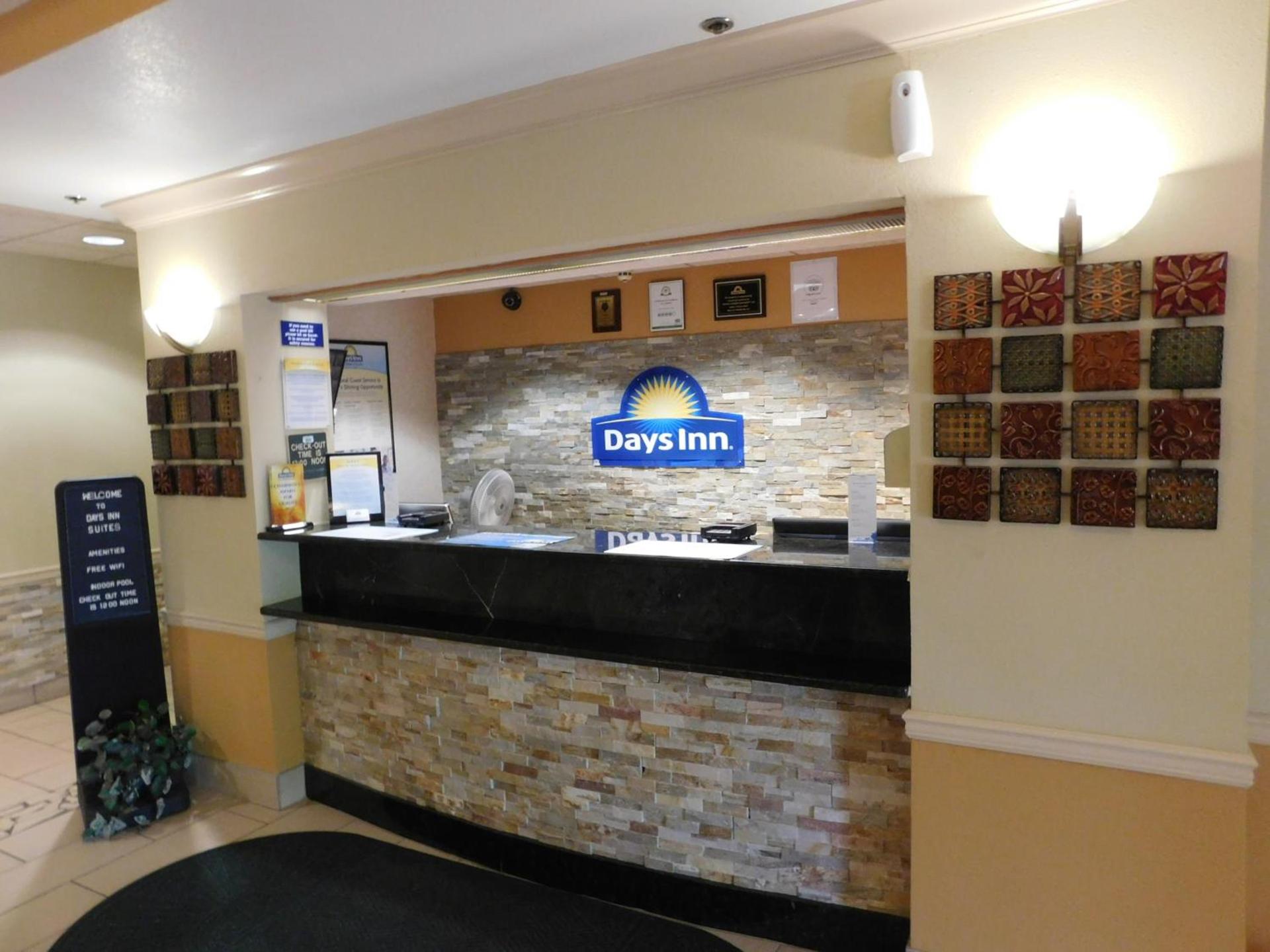 Days Inn & Suites by Wyndham Cedar Rapids photo 15