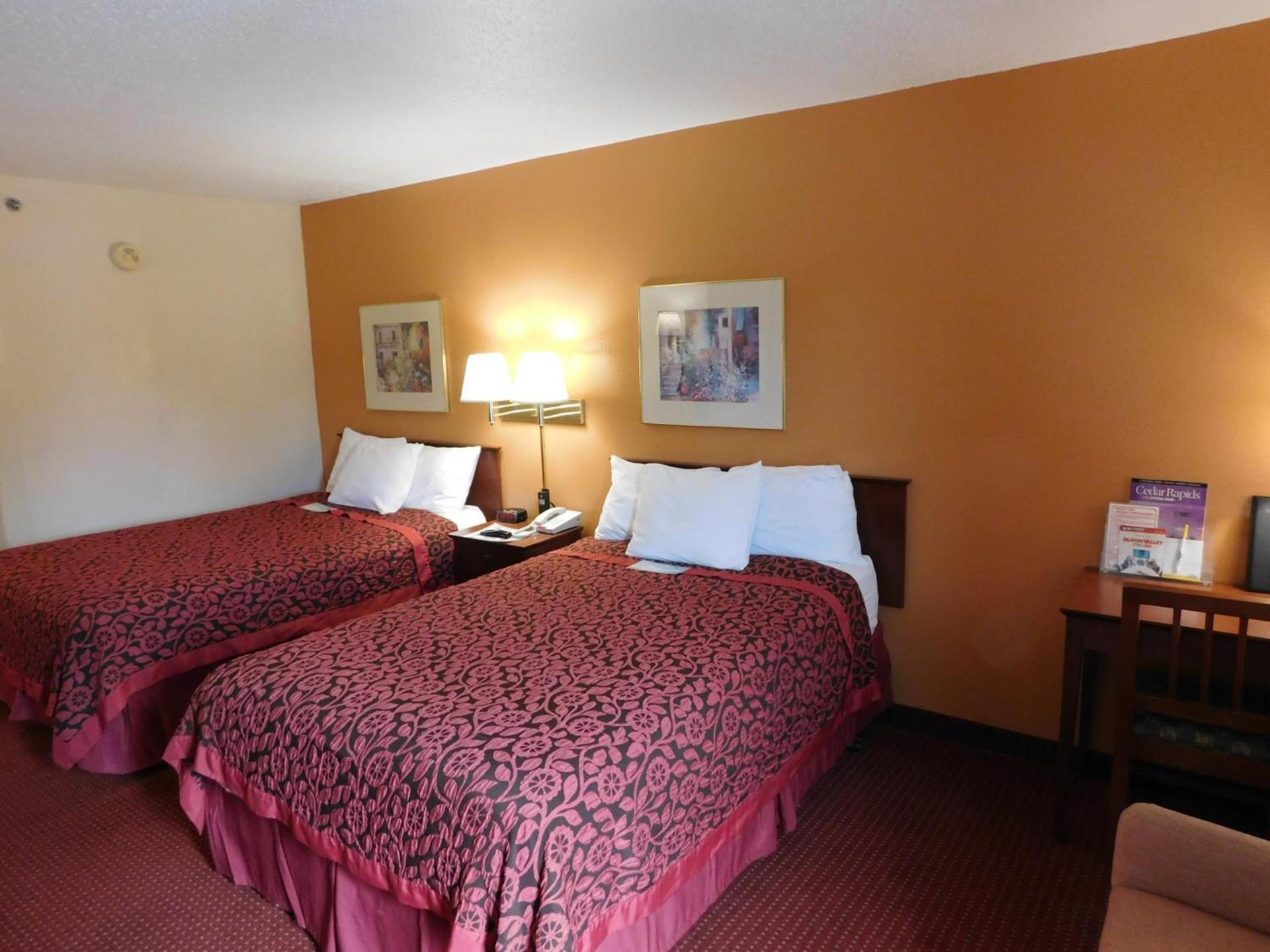 Days Inn & Suites by Wyndham Cedar Rapids photo 23